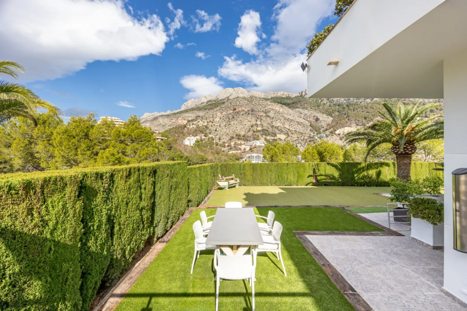 Stunning Villa with Mountain Views for Sale in Altea La Vella