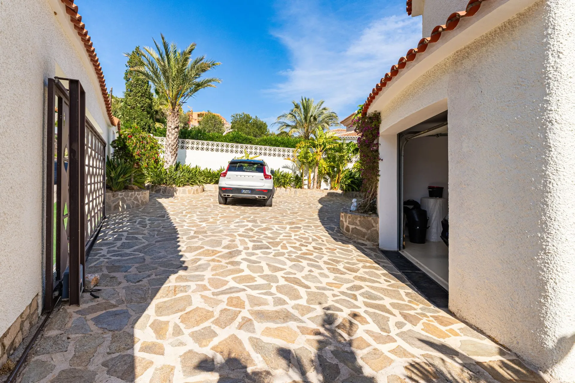 ELEGANT VILLA WITH PANORAMIC SEA VIEWS FOR SALE IN ALTEA