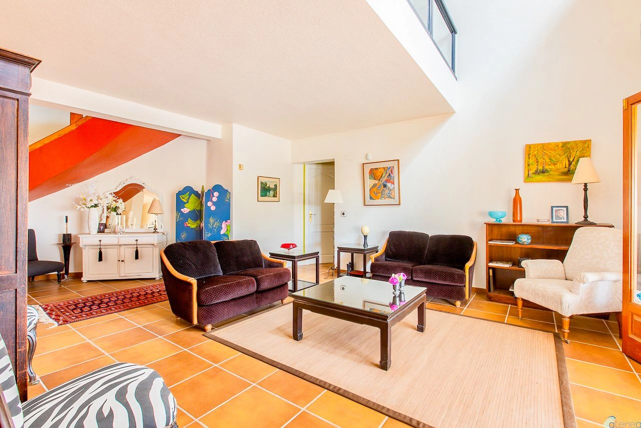 Mediterranean Villa with Garage for Sale in Altea