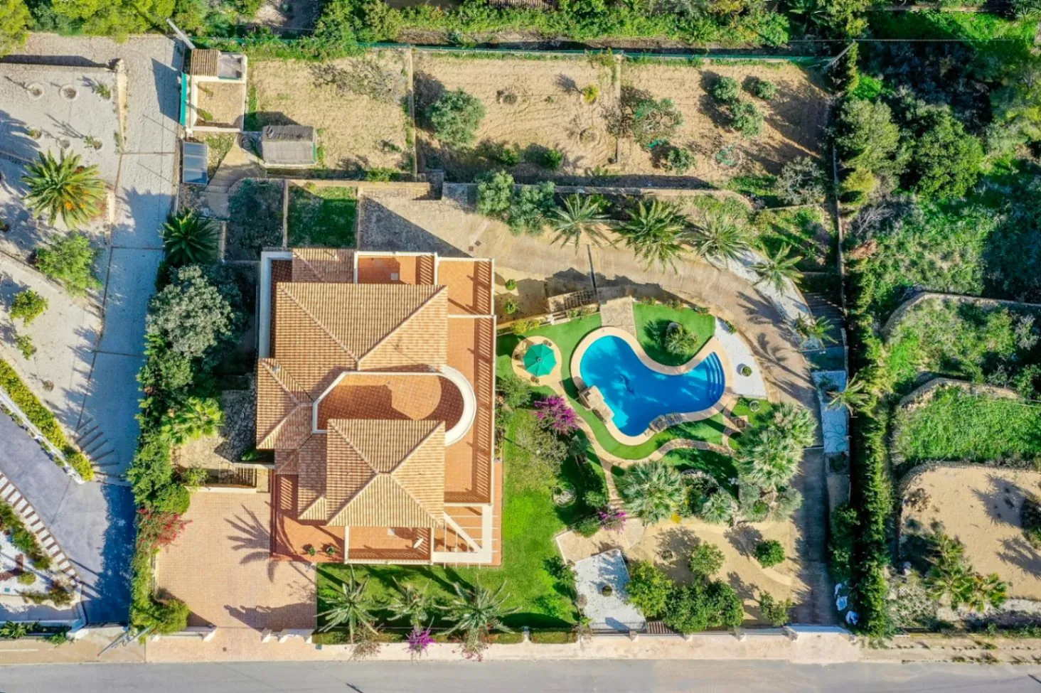Villa for sale in Benidorm with sea Views and large Plot