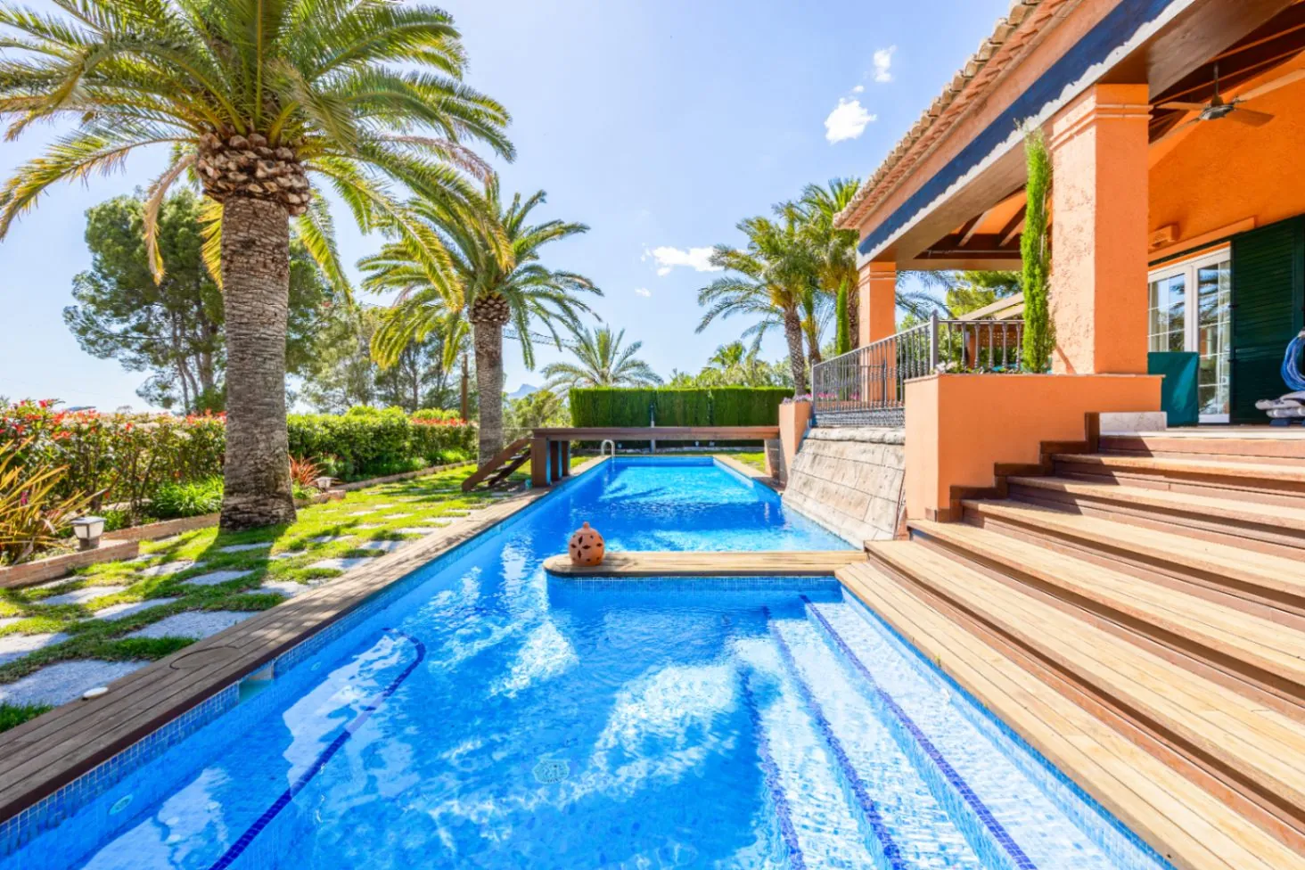 Luxury Mediterranean Villa near Golf Club for Sale in Altea la Vella