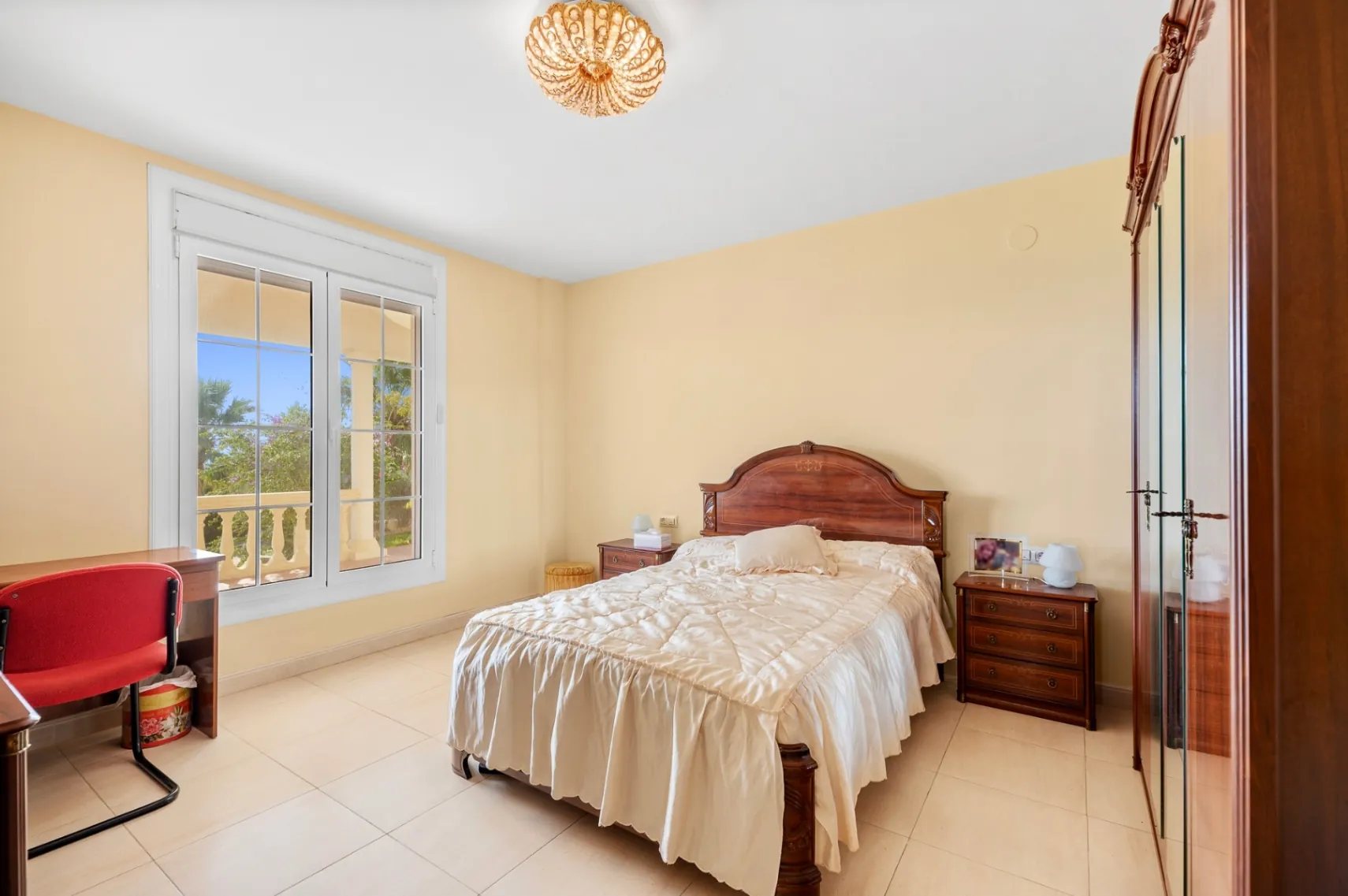 Villa for sale in Benidorm with sea Views and large Plot