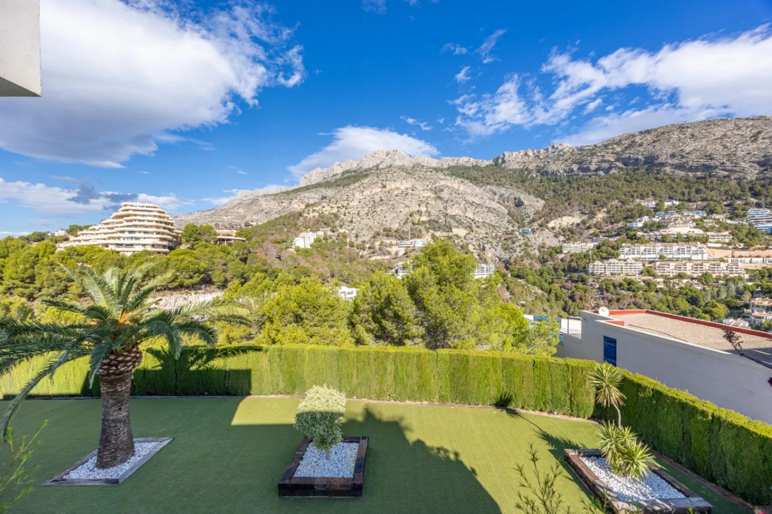 Stunning Villa with Mountain Views for Sale in Altea La Vella