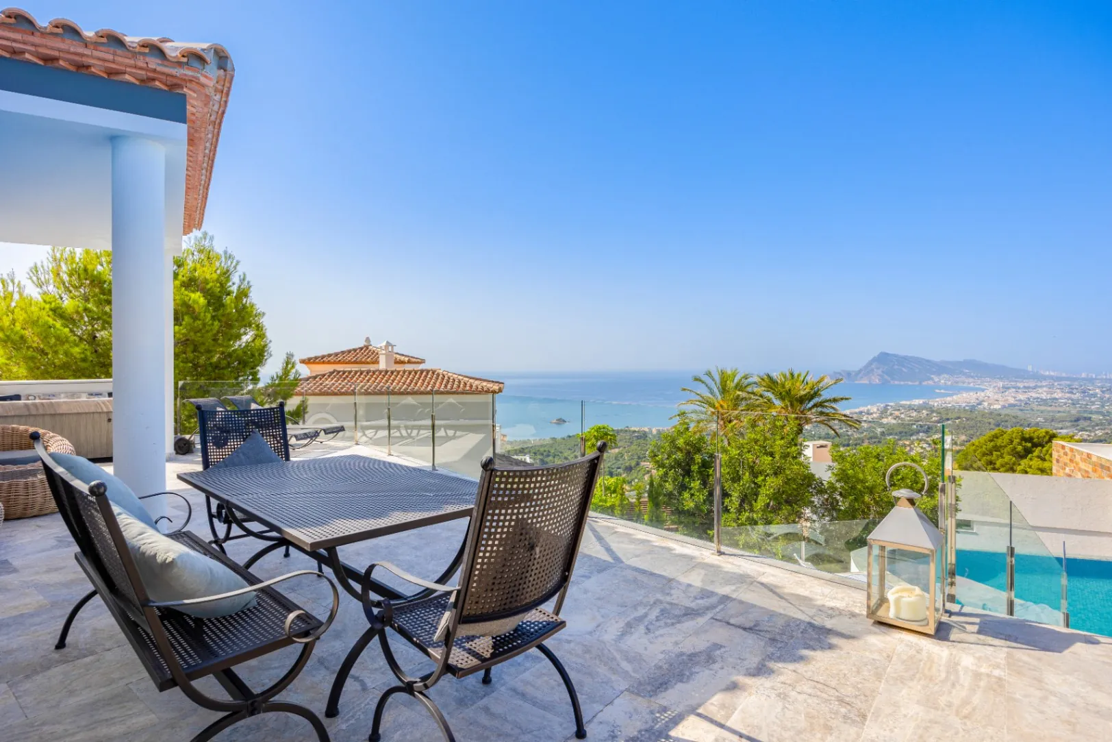 Luxury Villa with Spacious Garage and Sea Views for Sale in Altea la Vella