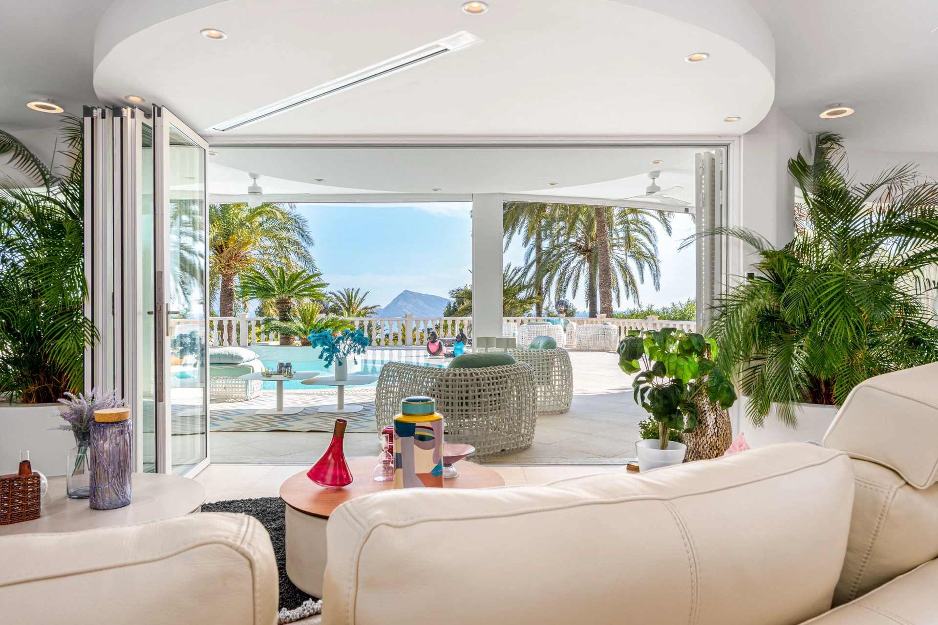 ELEGANT VILLA WITH PANORAMIC SEA VIEWS FOR SALE IN ALTEA