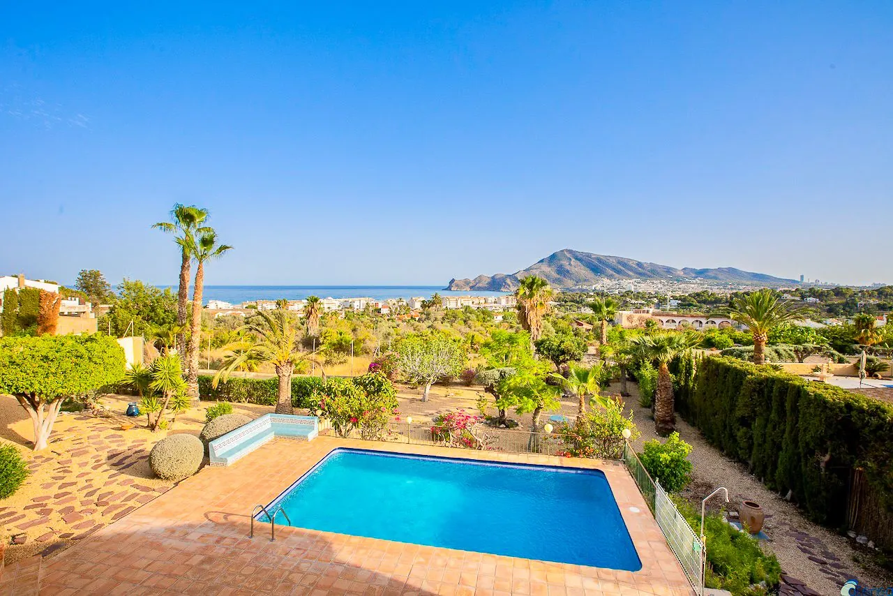 Mediterranean Villa with Garage for Sale in Altea