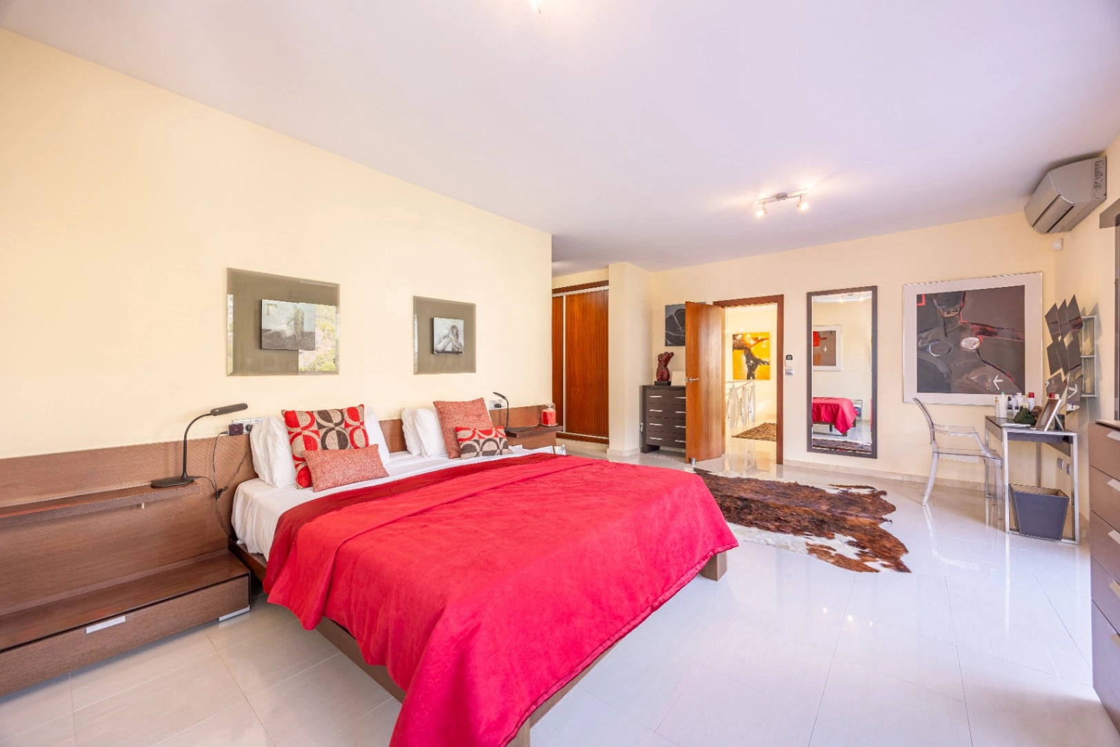 Stunning Villa with Mountain Views for Sale in Altea La Vella