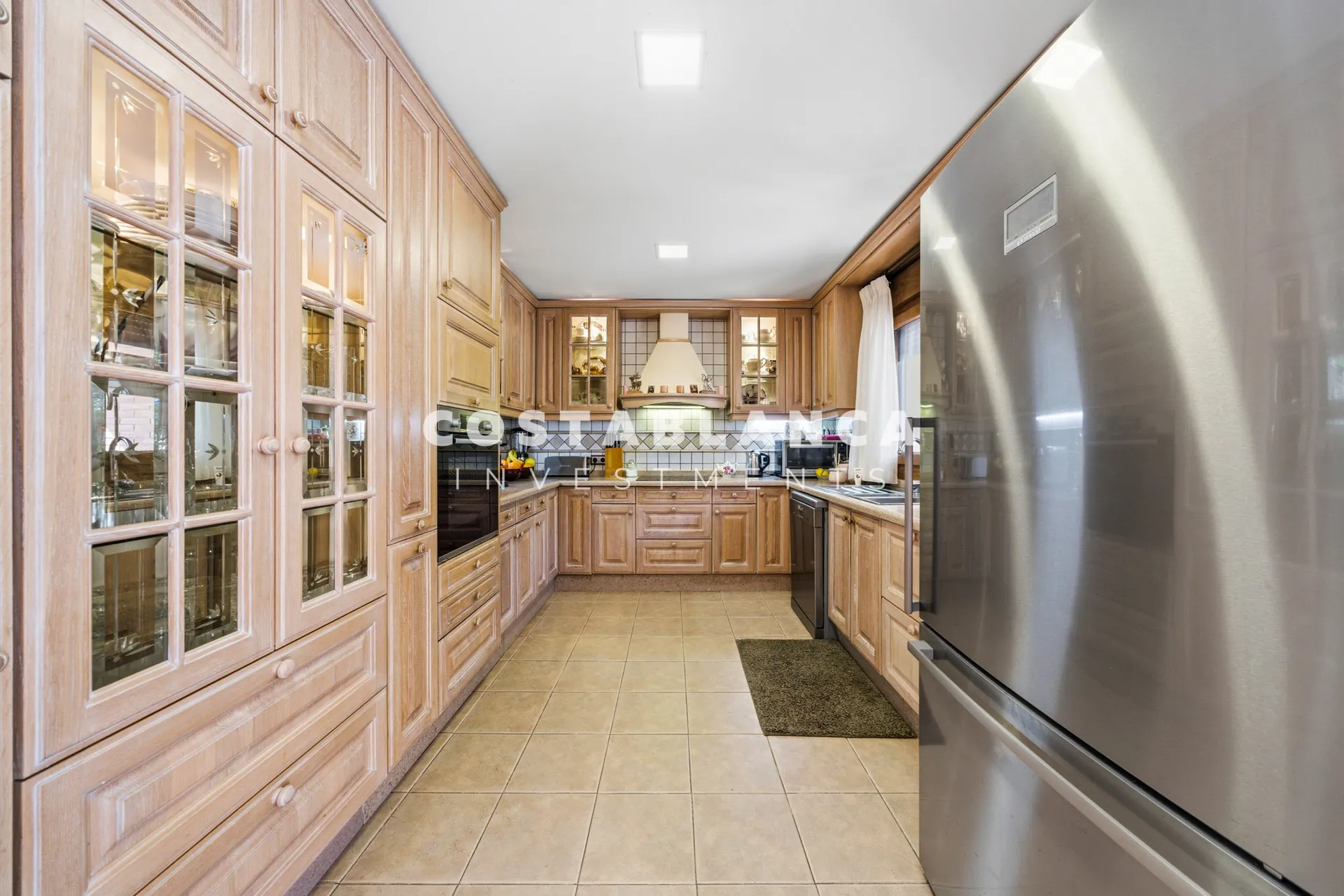 Vilă mediteraneană de lux de vânzare în Benidorm cu grădină, terase și intimitate.