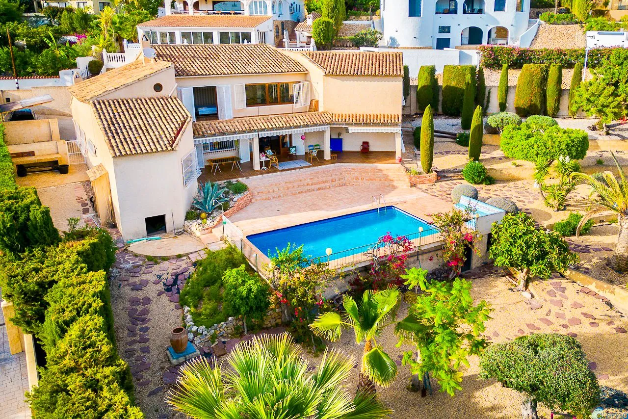 Mediterranean Villa with Garage for Sale in Altea