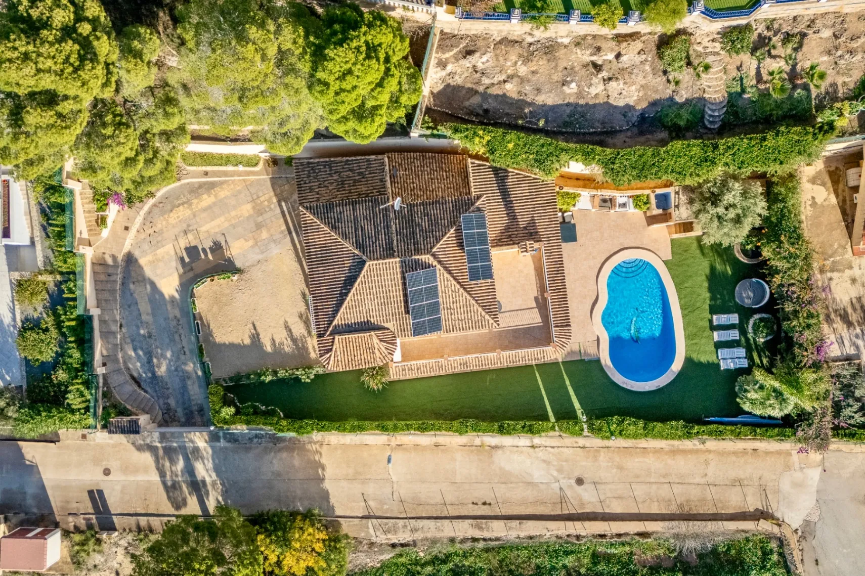 Two-story Mediterranean villa with Garage for Sale in Alhama Springs