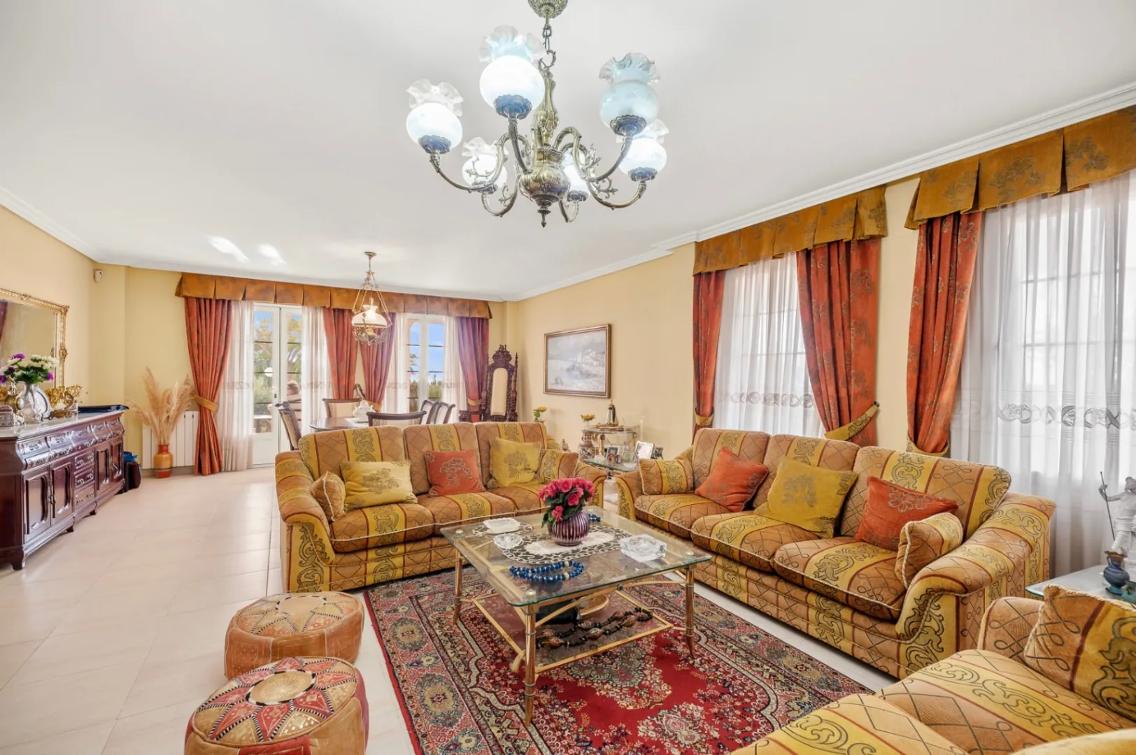 Villa for sale in Benidorm with sea Views and large Plot