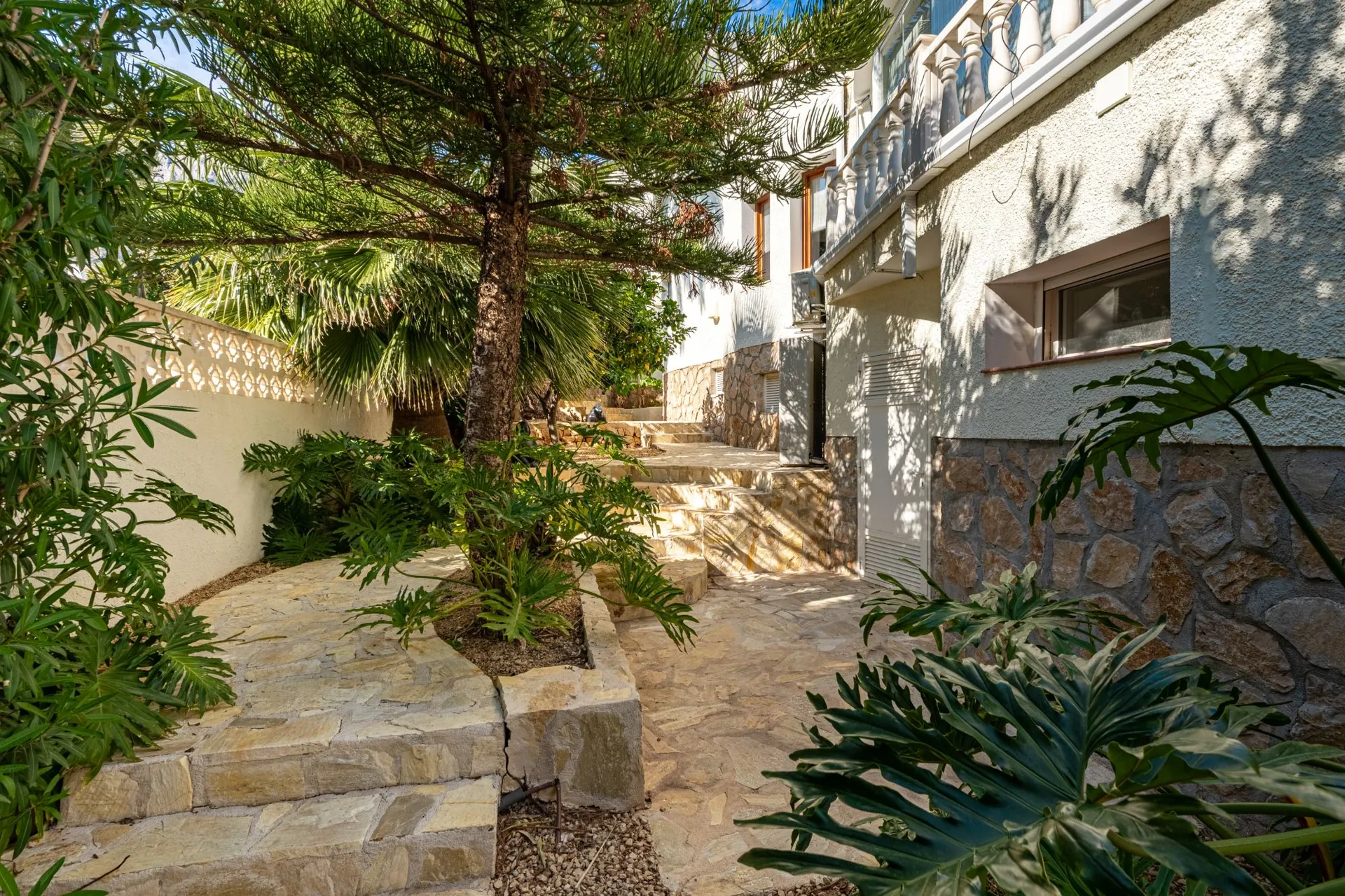 ELEGANT VILLA WITH PANORAMIC SEA VIEWS FOR SALE IN ALTEA