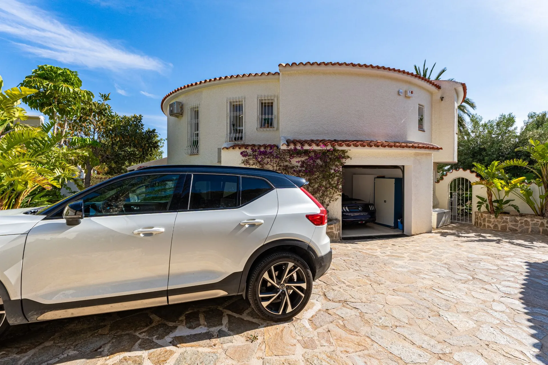 ELEGANT VILLA WITH PANORAMIC SEA VIEWS FOR SALE IN ALTEA