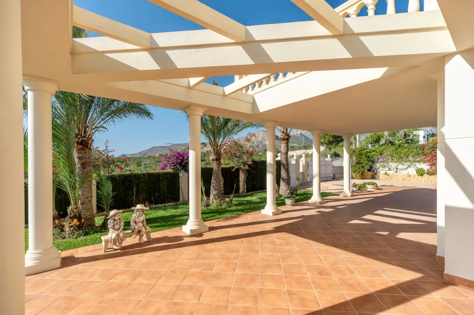 Villa for sale in Benidorm with sea Views and large Plot
