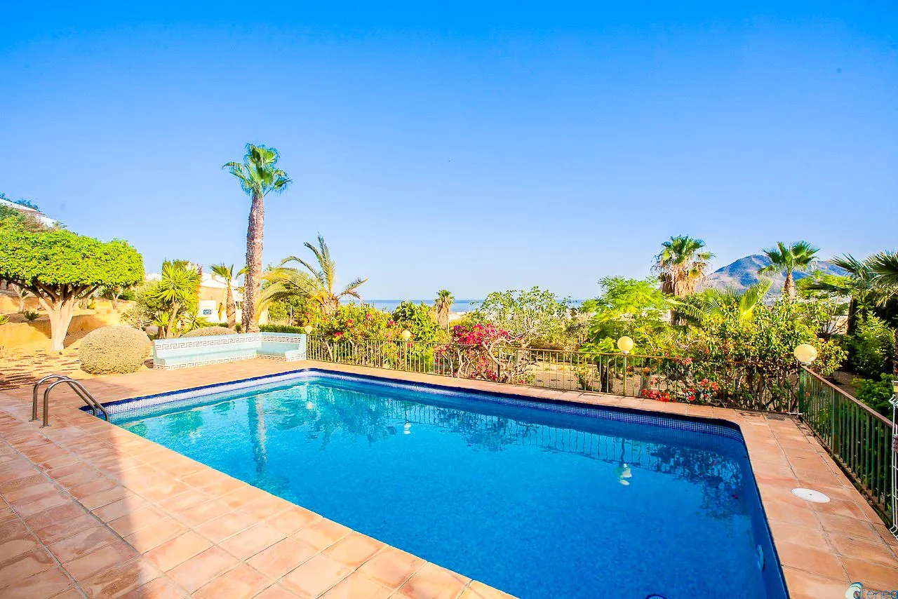 Mediterranean Villa with Garage for Sale in Altea