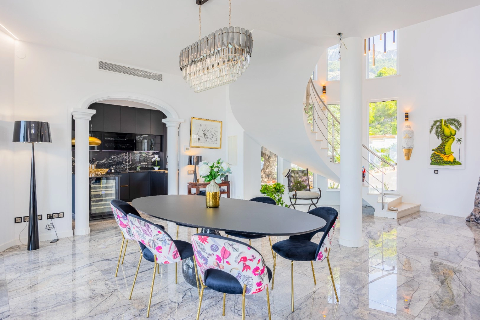 Luxury Villa with Spacious Garage and Sea Views for Sale in Altea la Vella