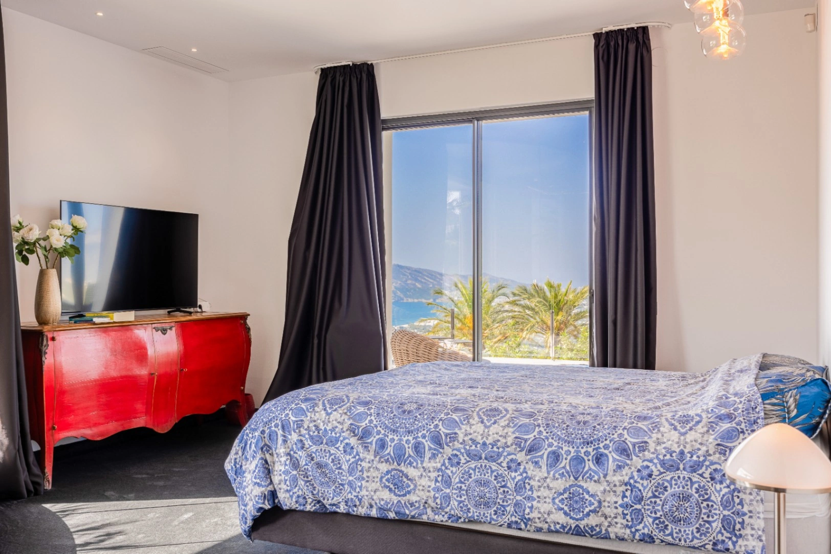 Luxury Villa with Spacious Garage and Sea Views for Sale in Altea la Vella