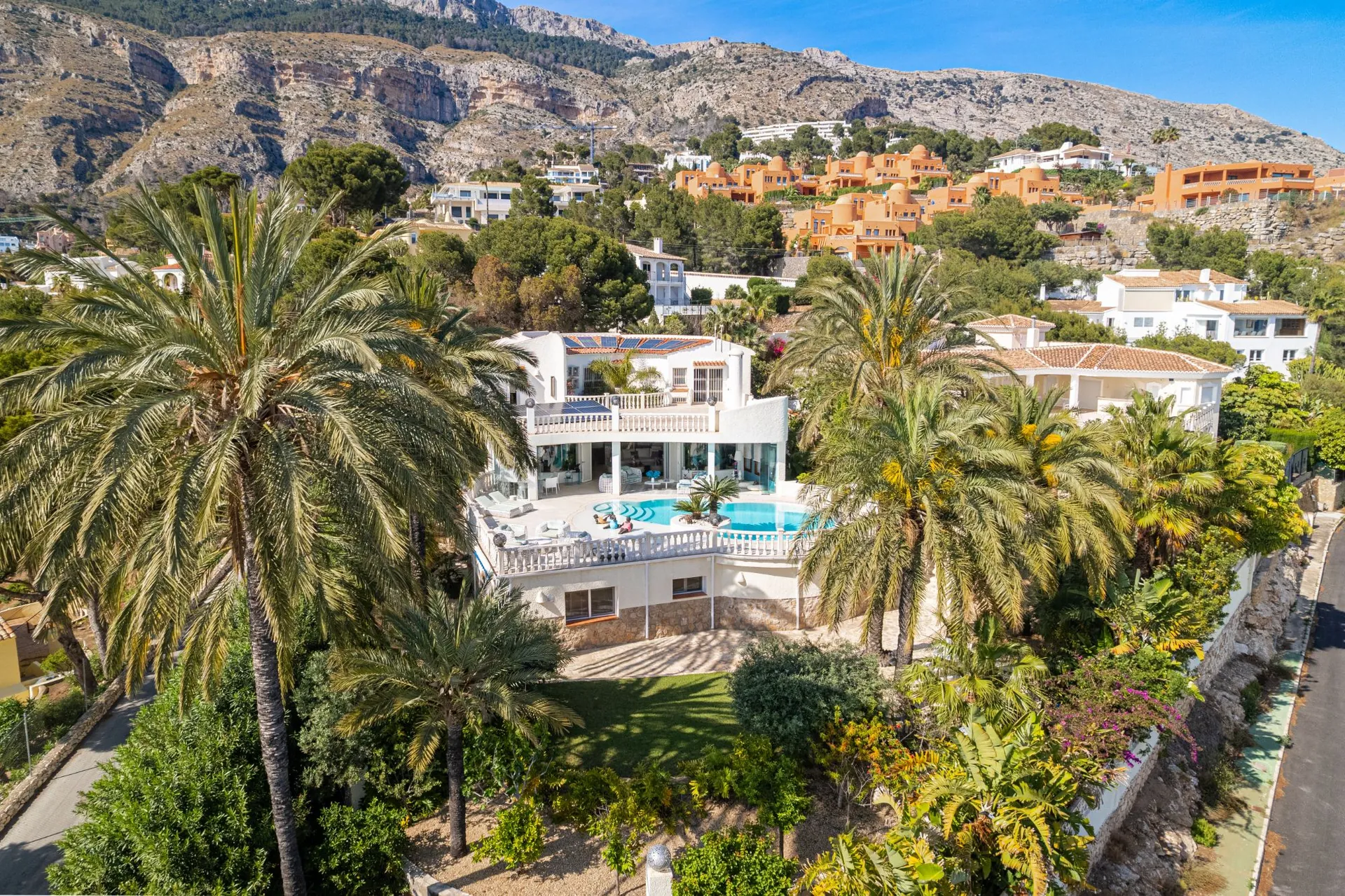 ELEGANT VILLA WITH PANORAMIC SEA VIEWS FOR SALE IN ALTEA