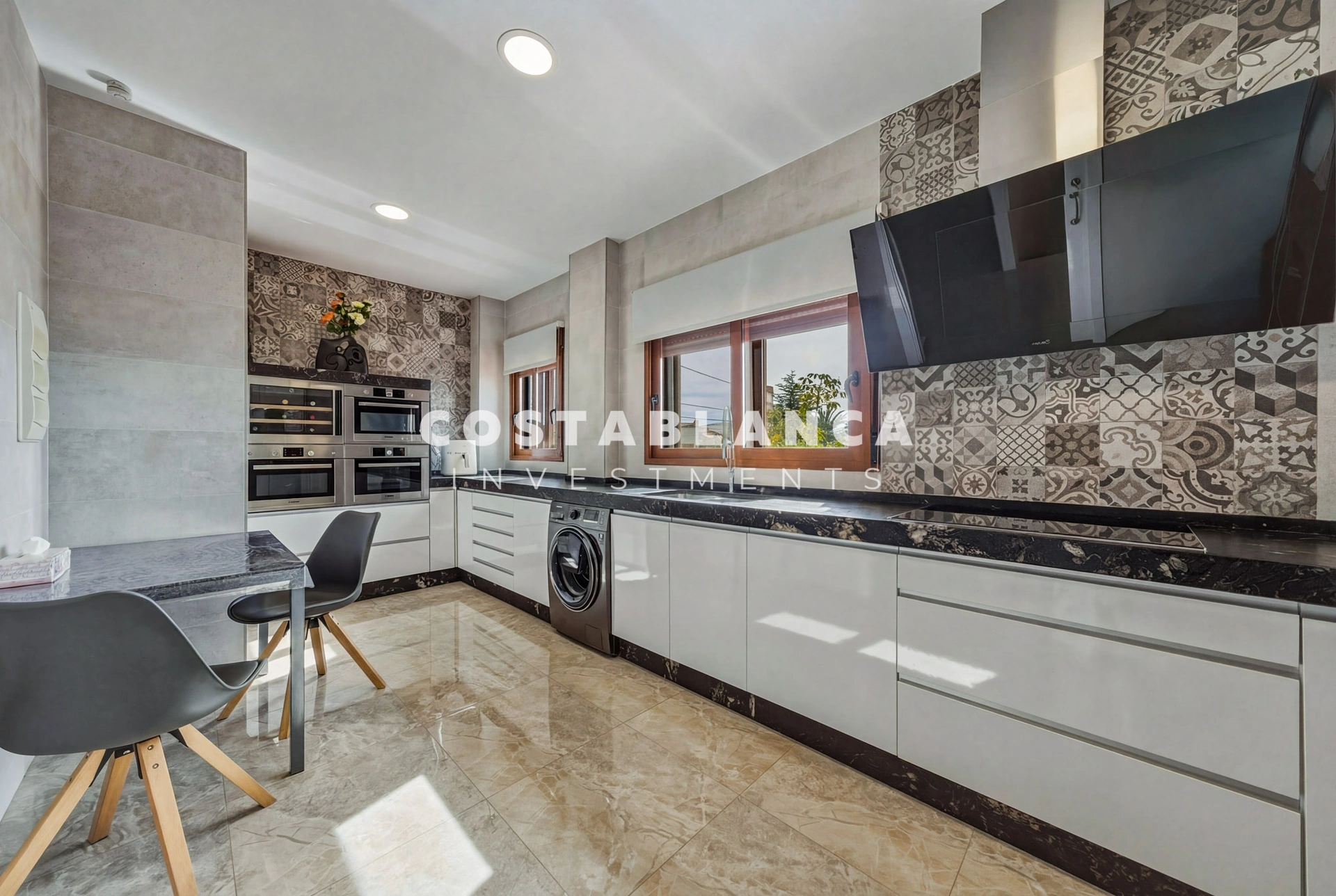 Premium 5-bedroom villa with pool and sea views for sale in La Nucía.