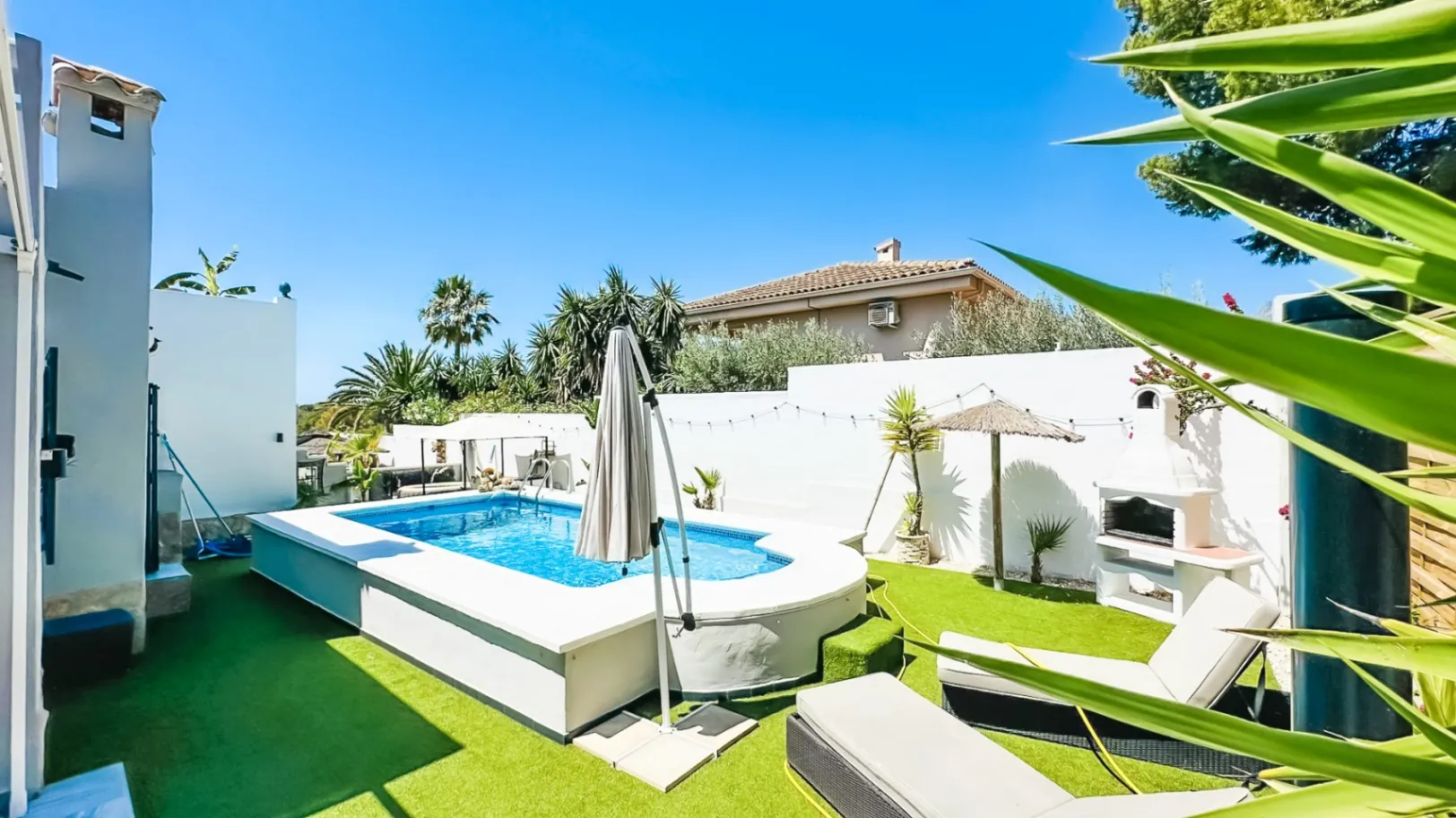 Villa In La Nucia With Pool and Garden For sale
