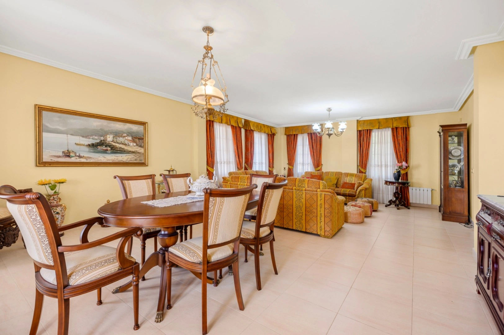 Villa for sale in Benidorm with sea Views and large Plot