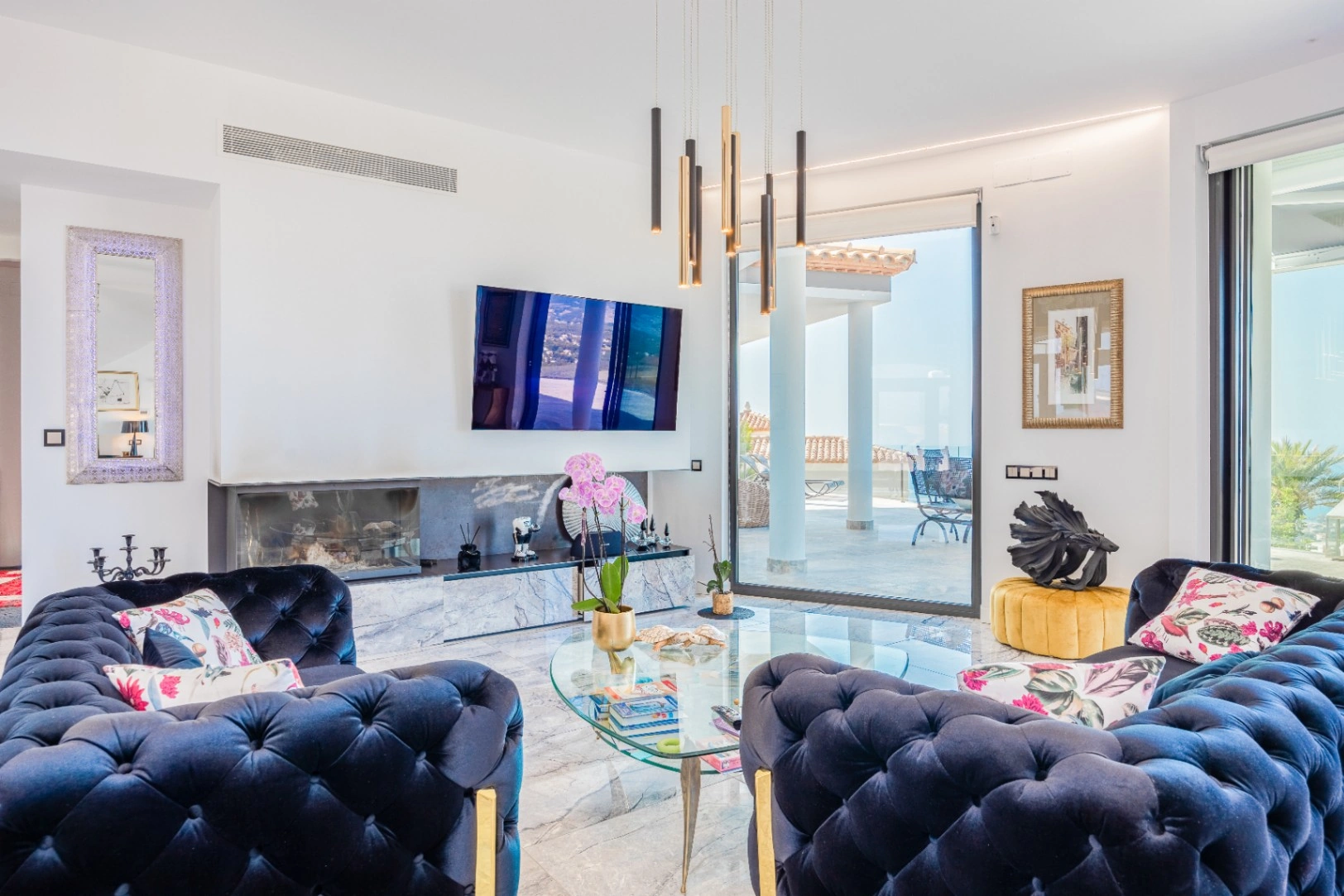 Luxury Villa with Spacious Garage and Sea Views for Sale in Altea la Vella