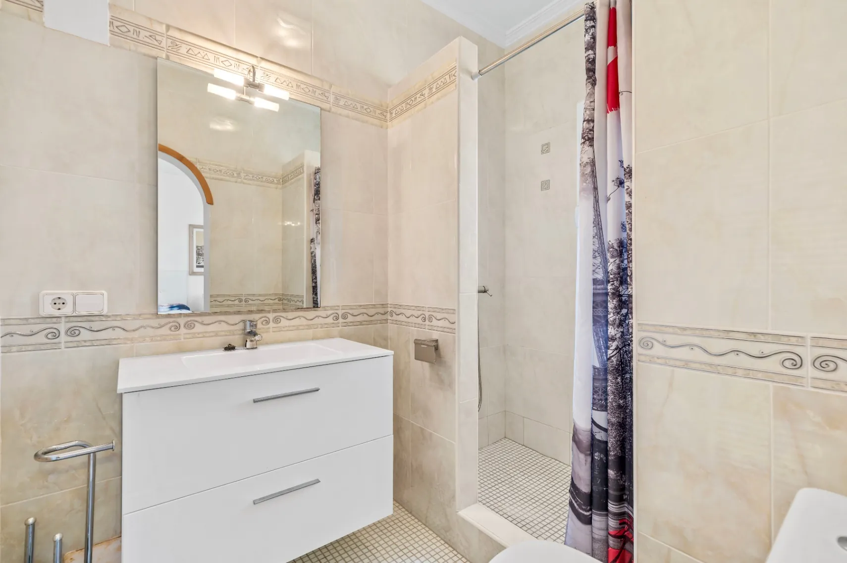 Two-story Mediterranean villa with Garage for Sale in Alhama Springs