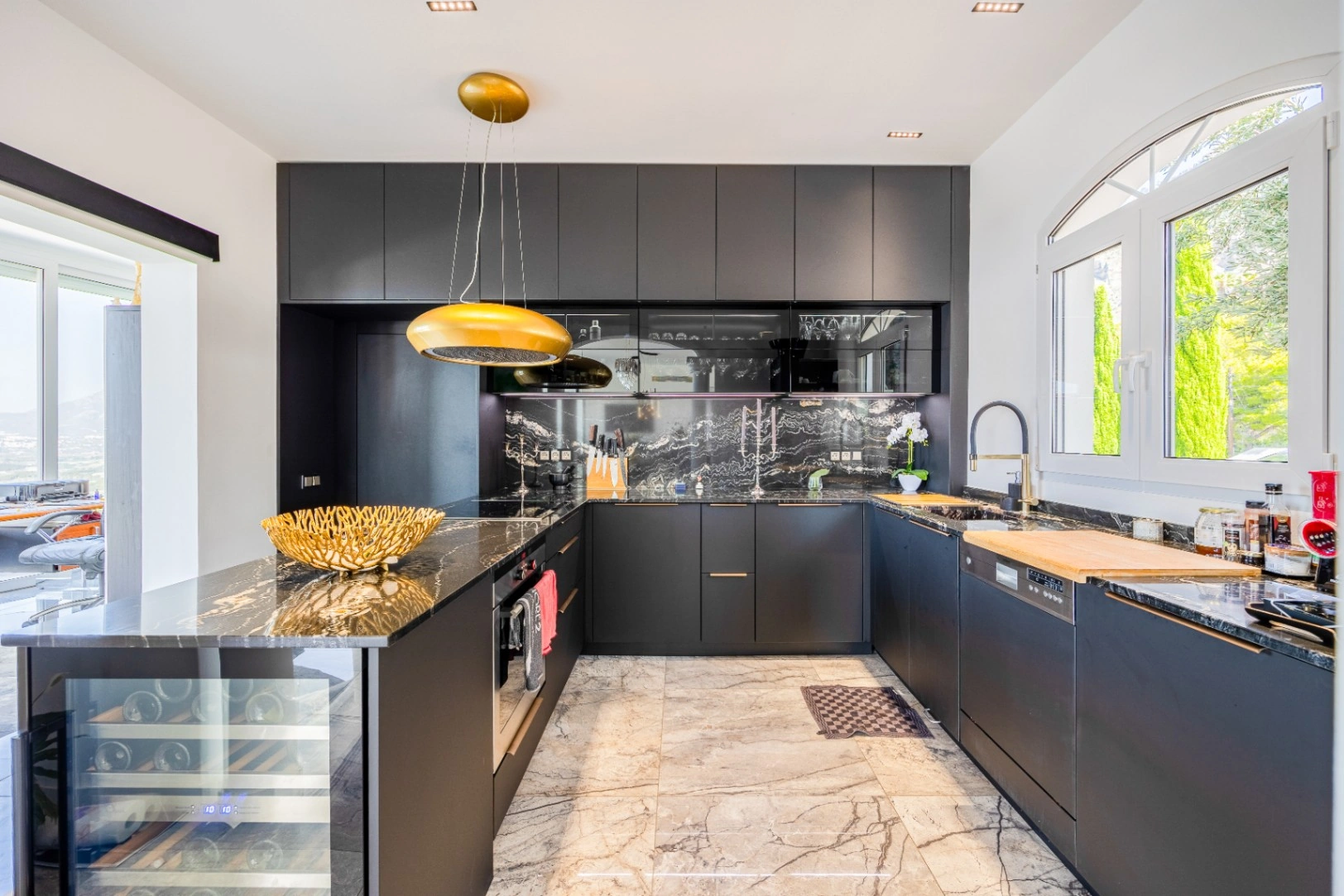 Luxury Villa with Spacious Garage and Sea Views for Sale in Altea la Vella
