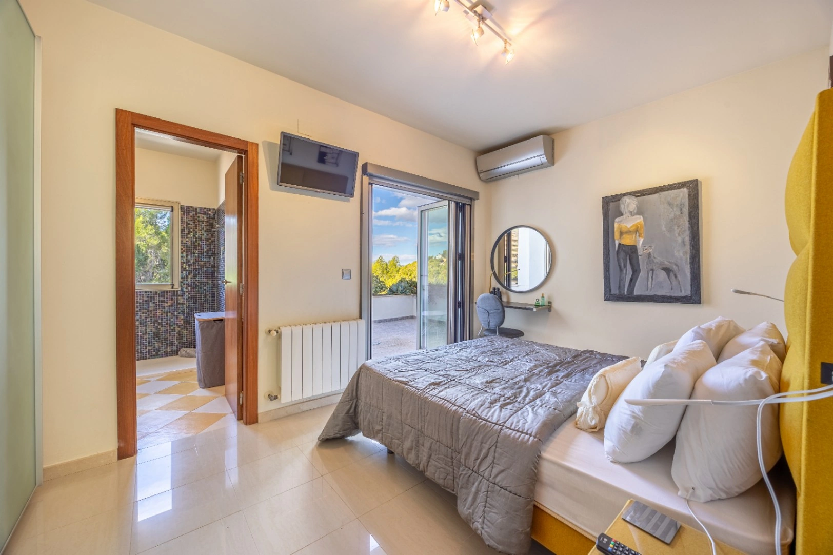 Stunning Villa with Mountain Views for Sale in Altea La Vella