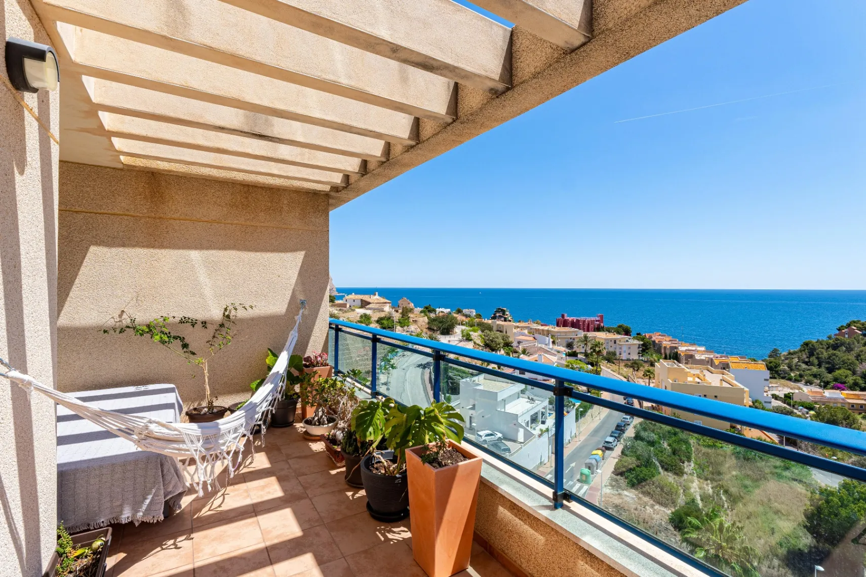 Spectaculos ático triplex de vânzare cu vedere de 360 de grade în Calpe.