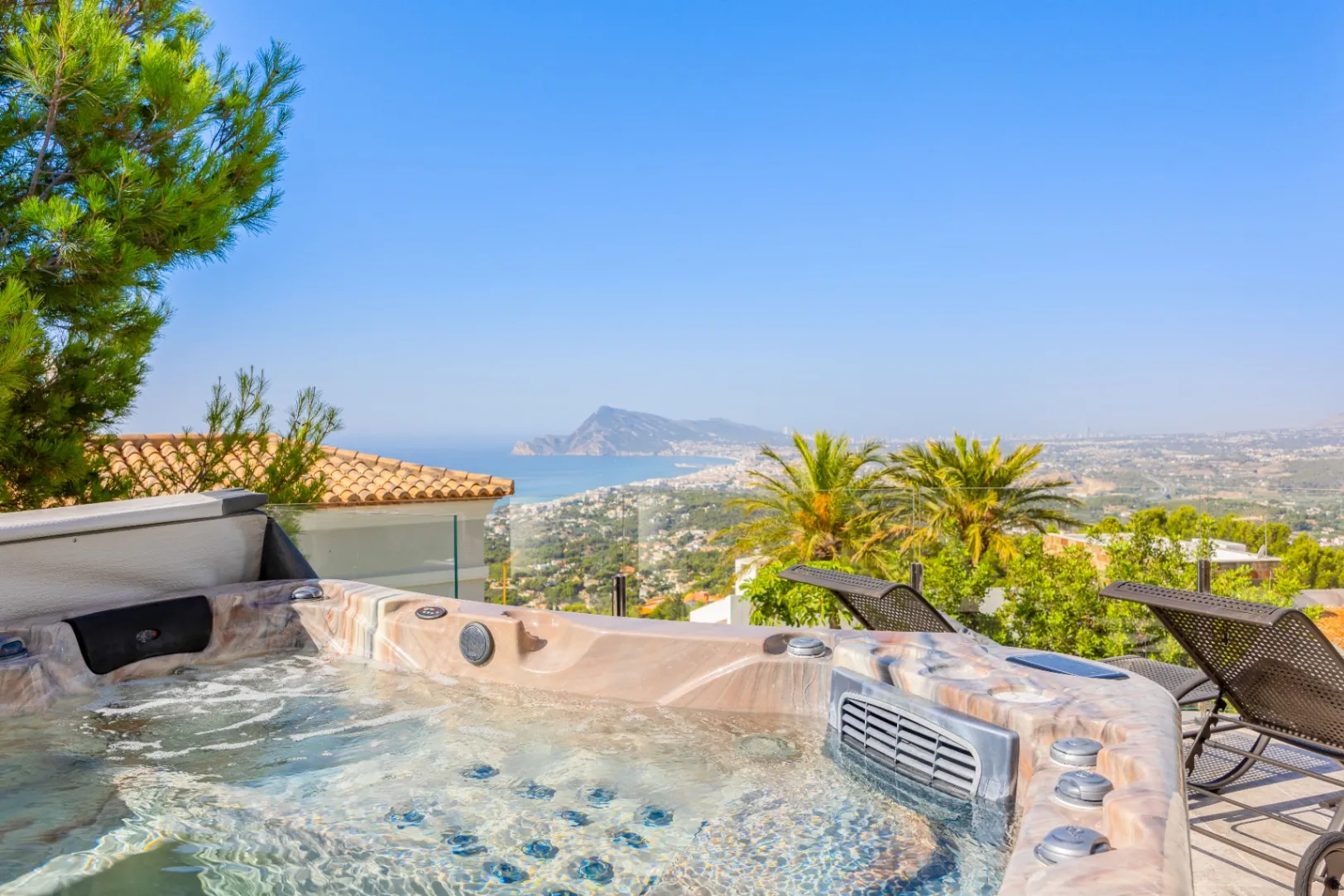 Luxury Villa with Spacious Garage and Sea Views for Sale in Altea la Vella