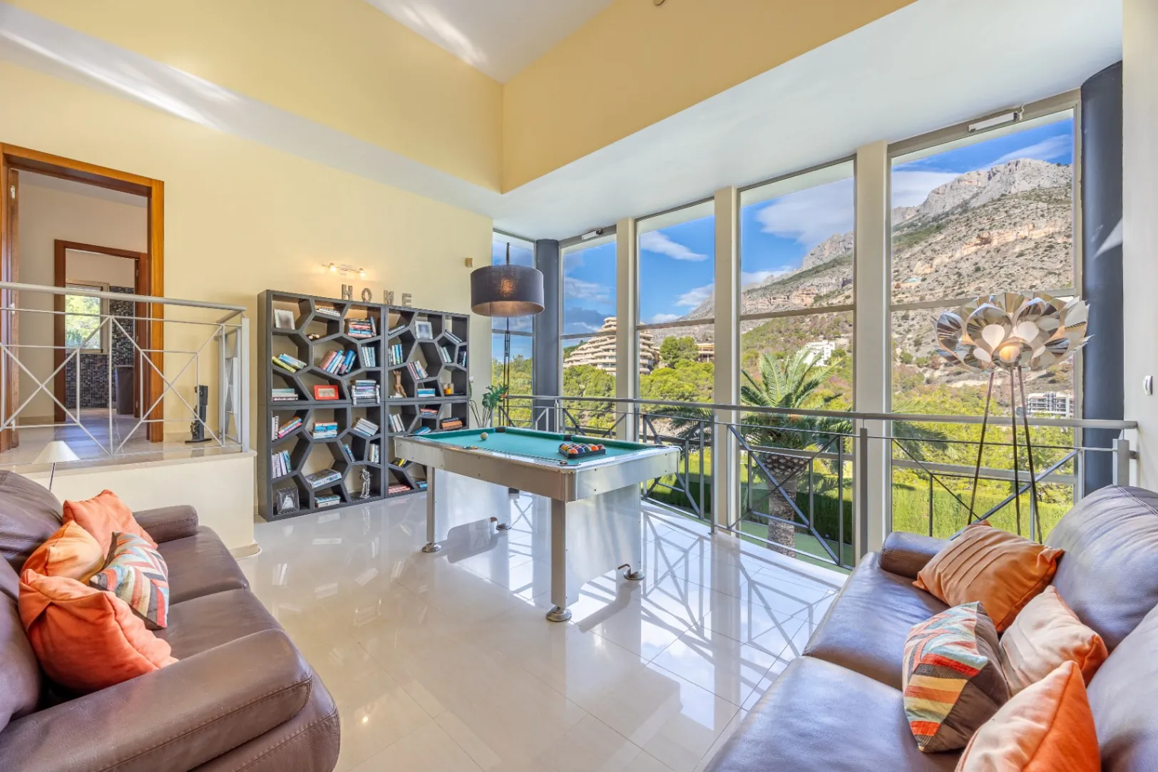 Stunning Villa with Mountain Views for Sale in Altea La Vella