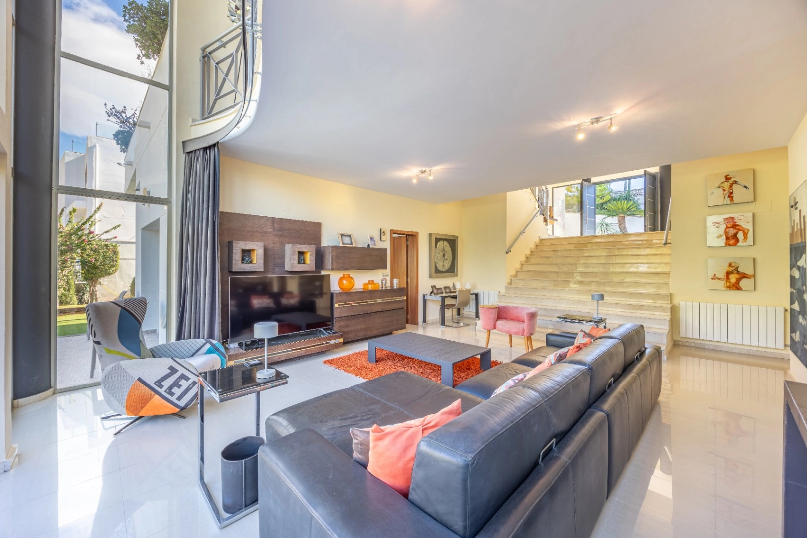 Stunning Villa with Mountain Views for Sale in Altea La Vella