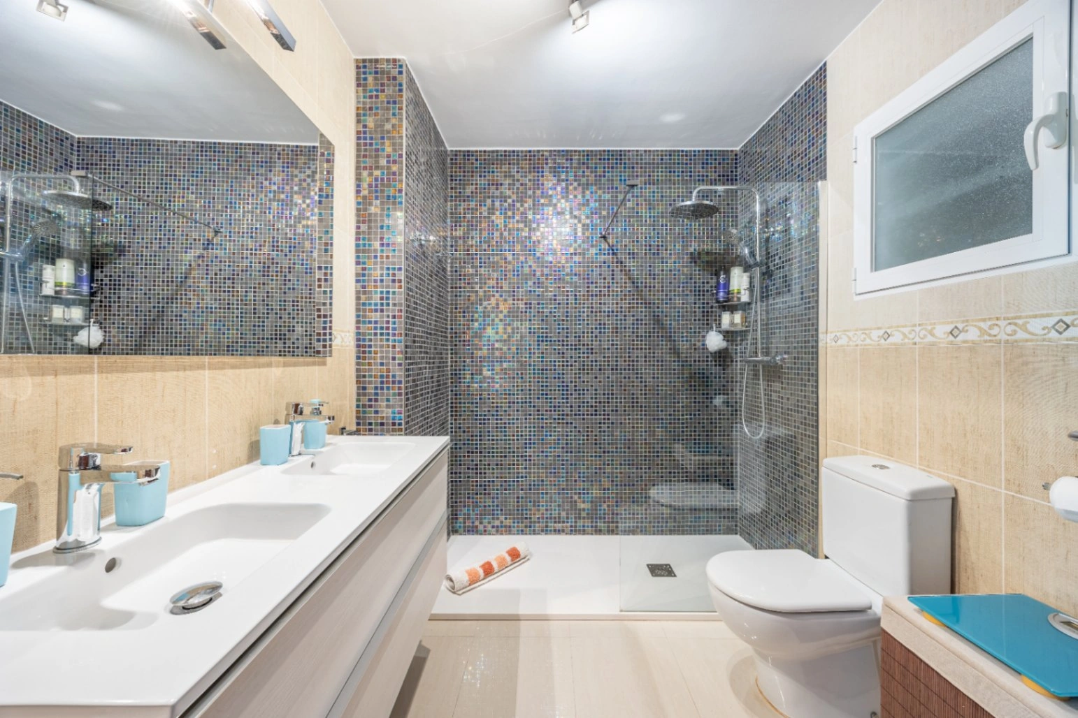 Stunning Villa with Mountain Views for Sale in Altea La Vella