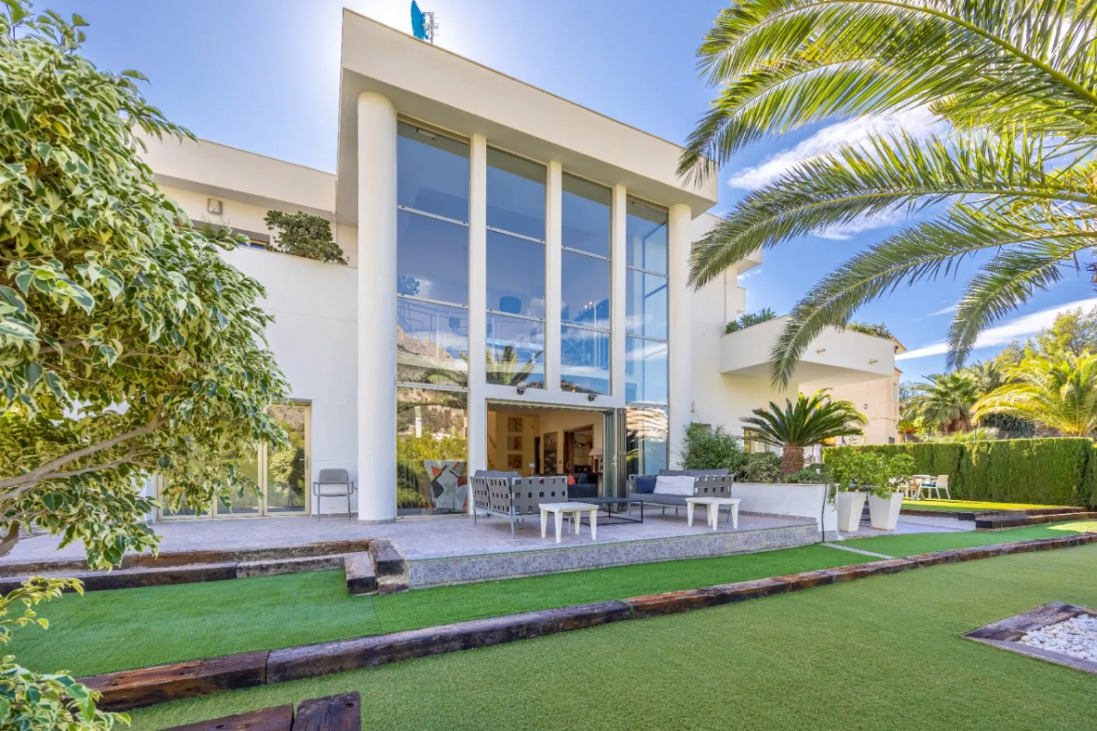 Stunning Villa with Mountain Views for Sale in Altea La Vella