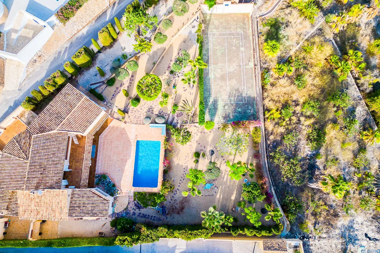 Mediterranean Villa with Garage for Sale in Altea