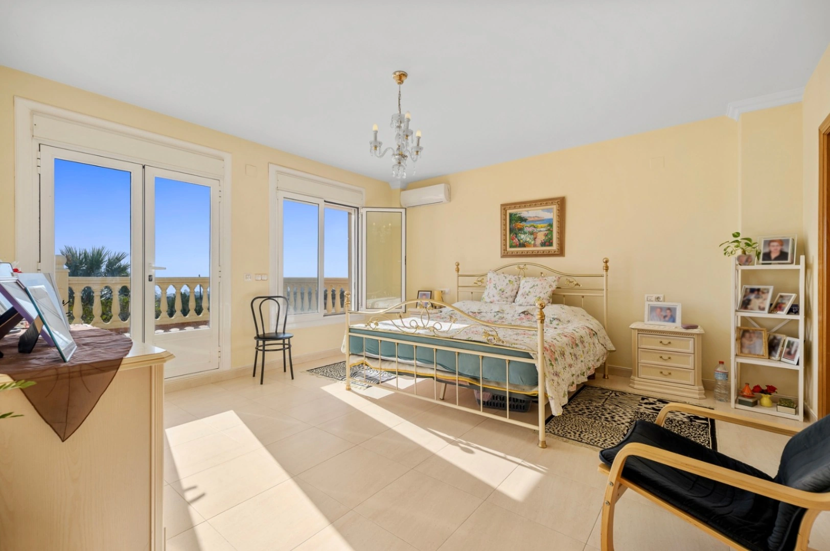 Villa for sale in Benidorm with sea Views and large Plot