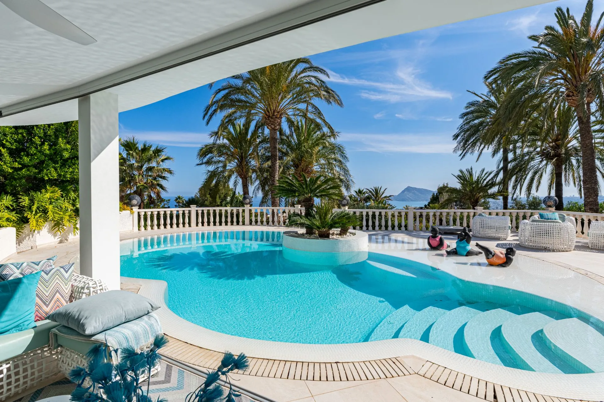 ELEGANT VILLA WITH PANORAMIC SEA VIEWS FOR SALE IN ALTEA