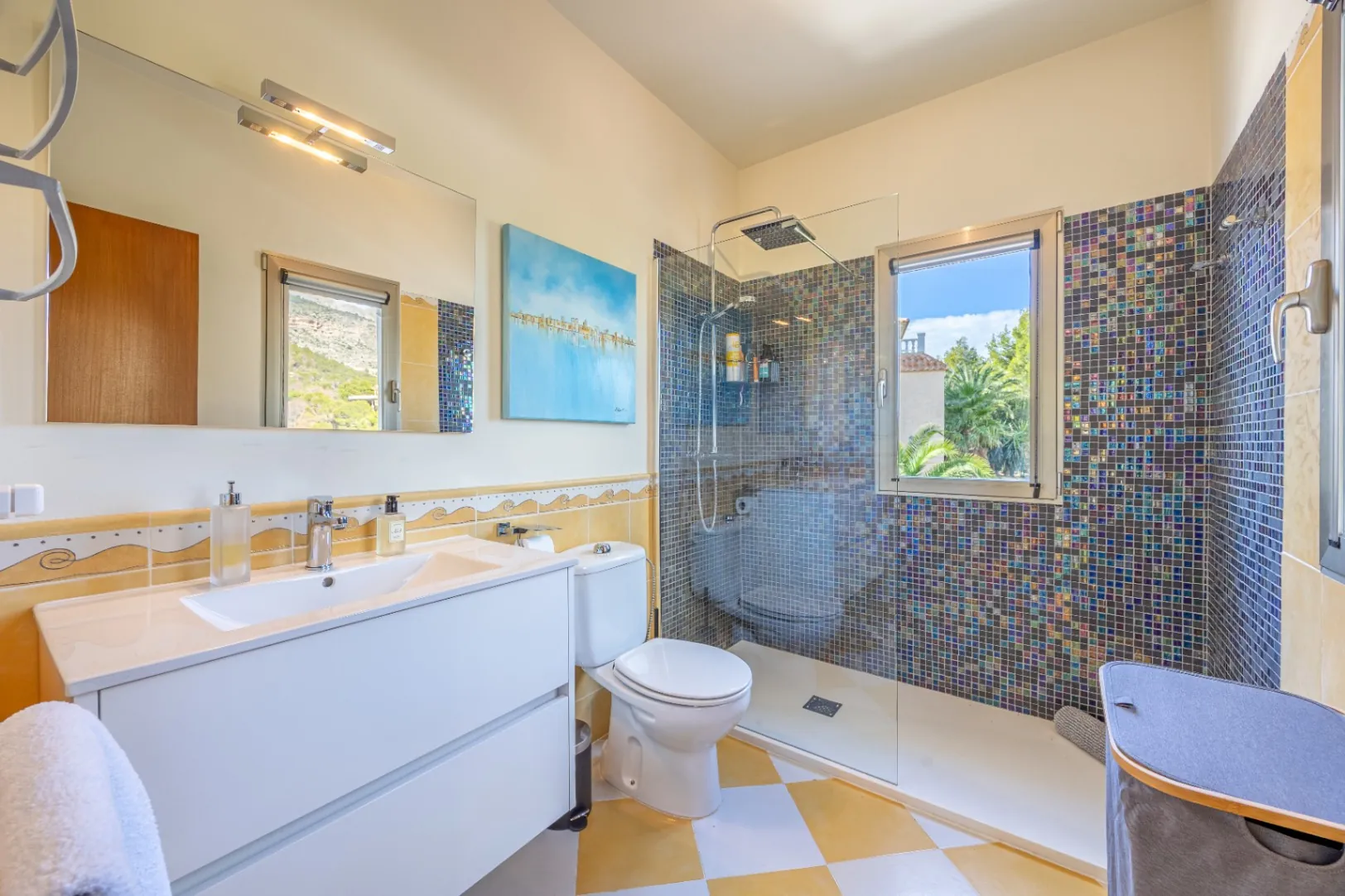 Stunning Villa with Mountain Views for Sale in Altea La Vella