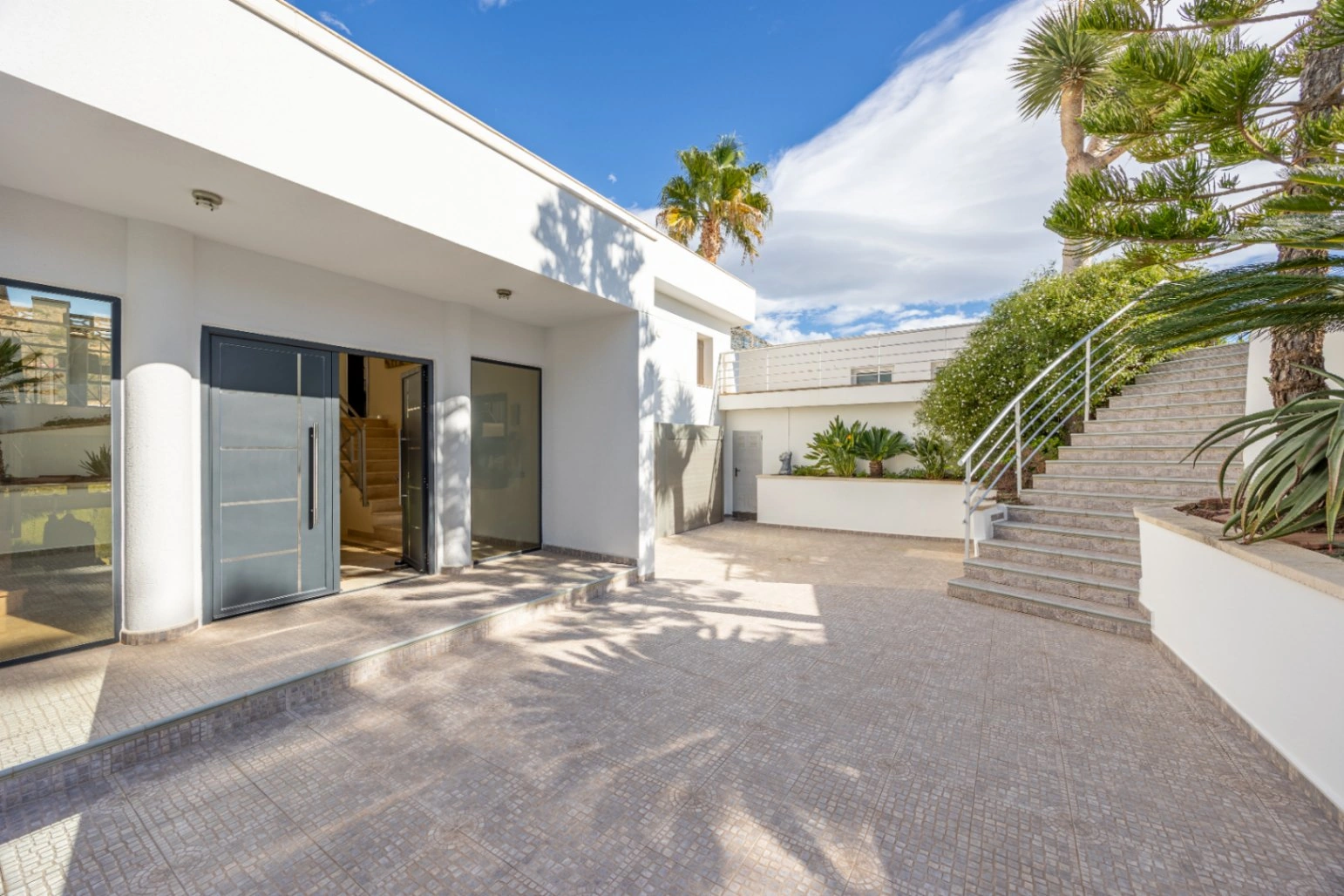 Stunning Villa with Mountain Views for Sale in Altea La Vella
