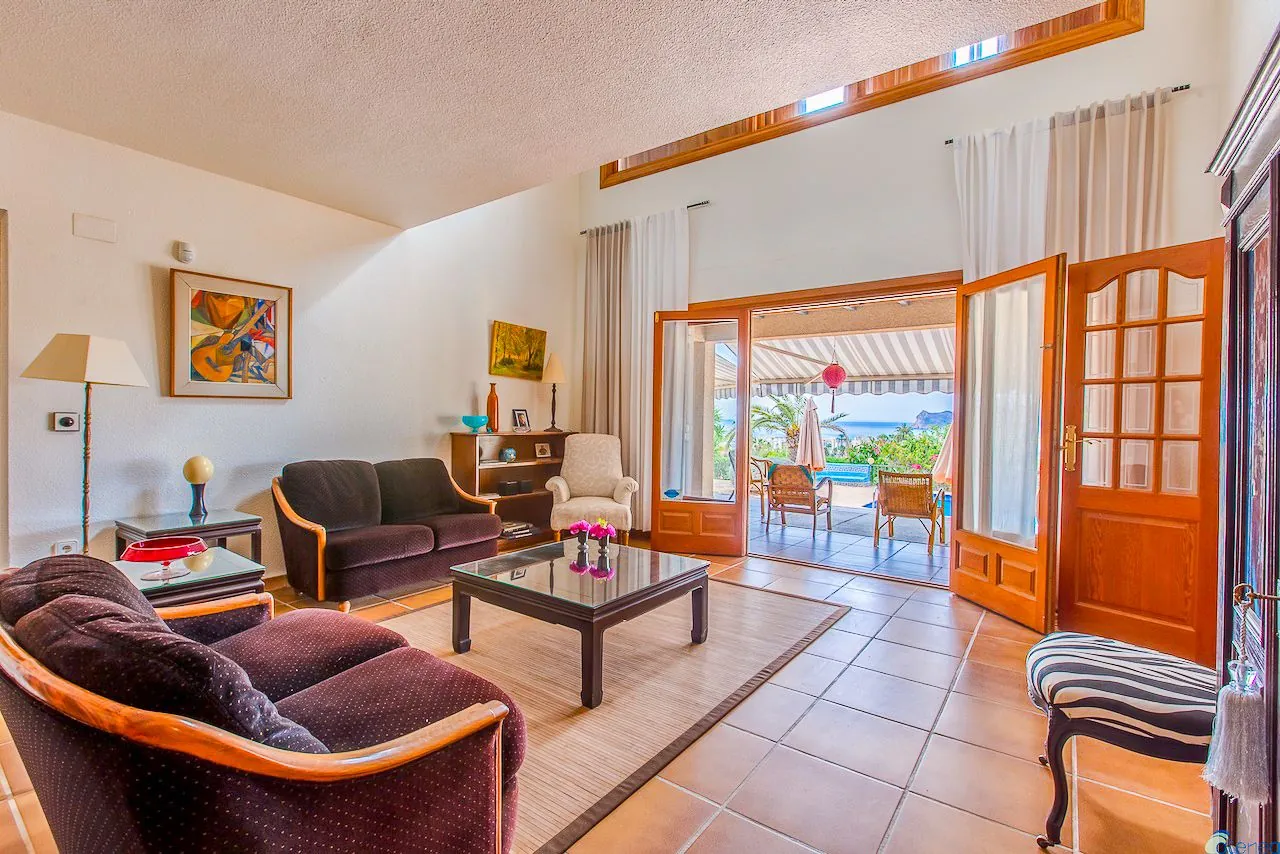 Mediterranean Villa with Garage for Sale in Altea