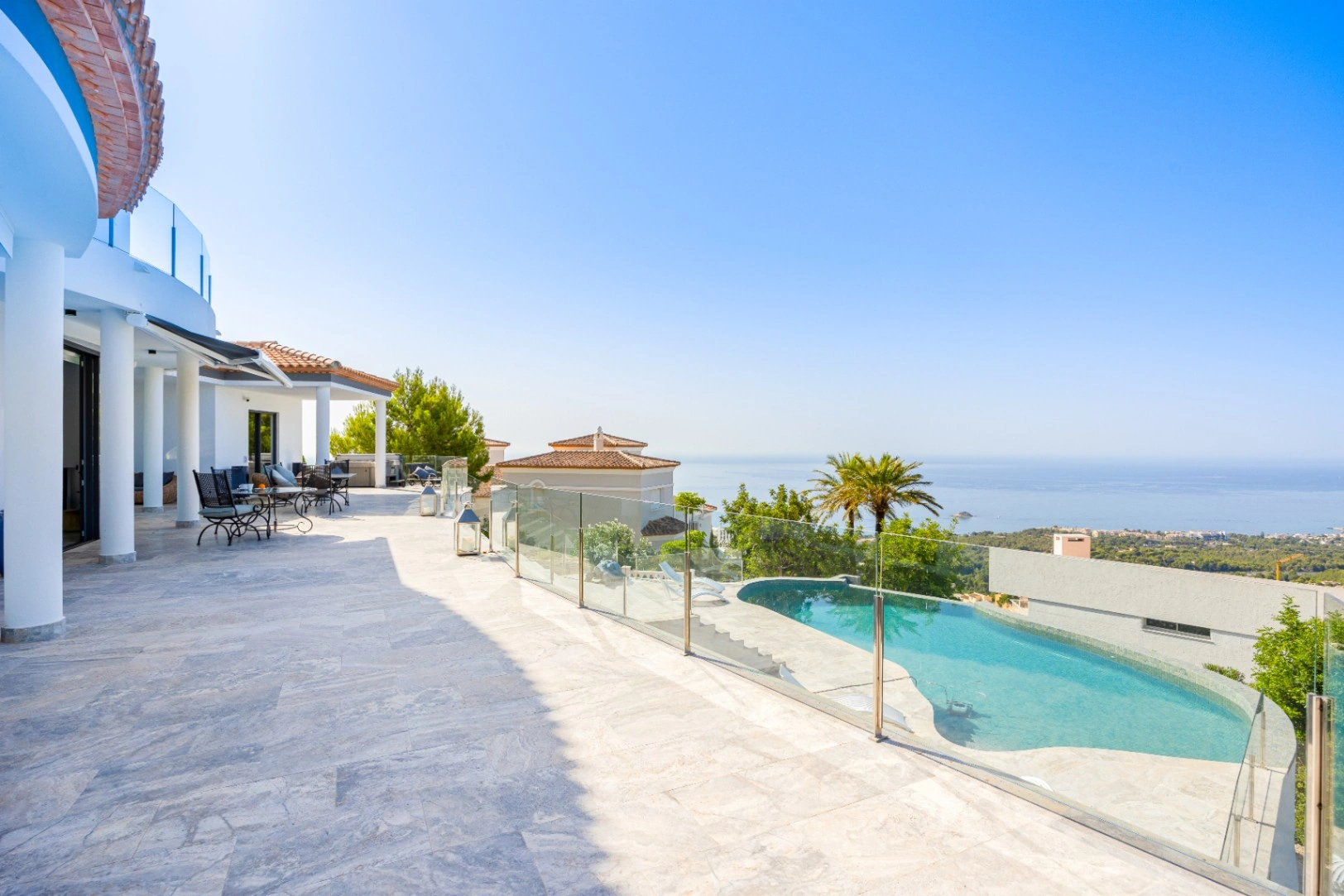 Luxury Villa with Spacious Garage and Sea Views for Sale in Altea la Vella