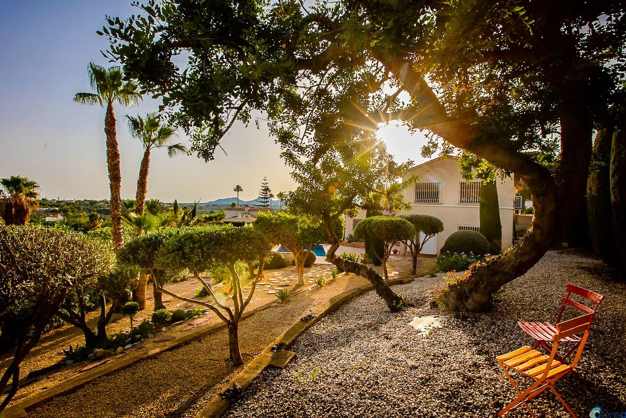 Mediterranean Villa with Garage for Sale in Altea
