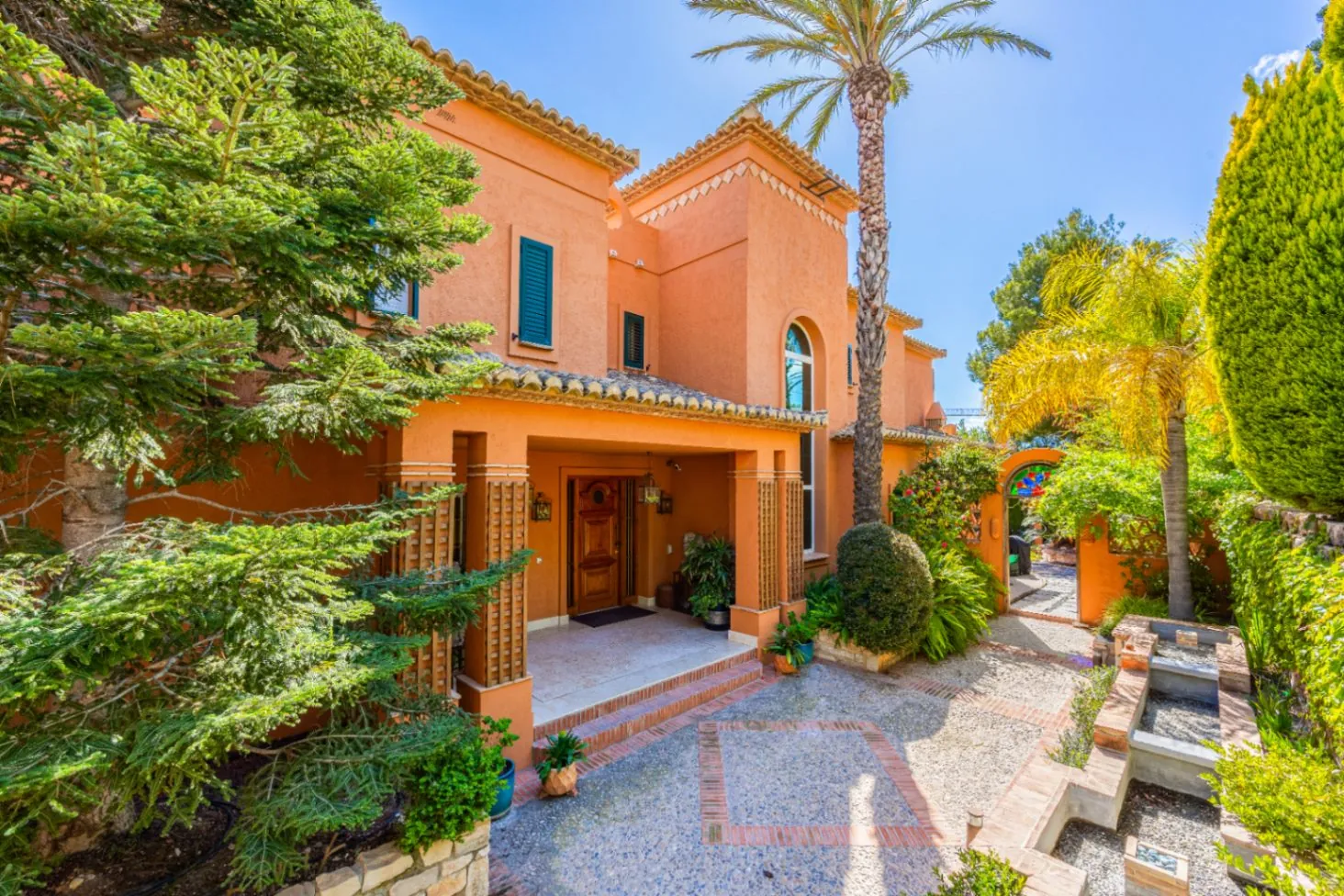 Luxury Mediterranean Villa near Golf Club for Sale in Altea la Vella