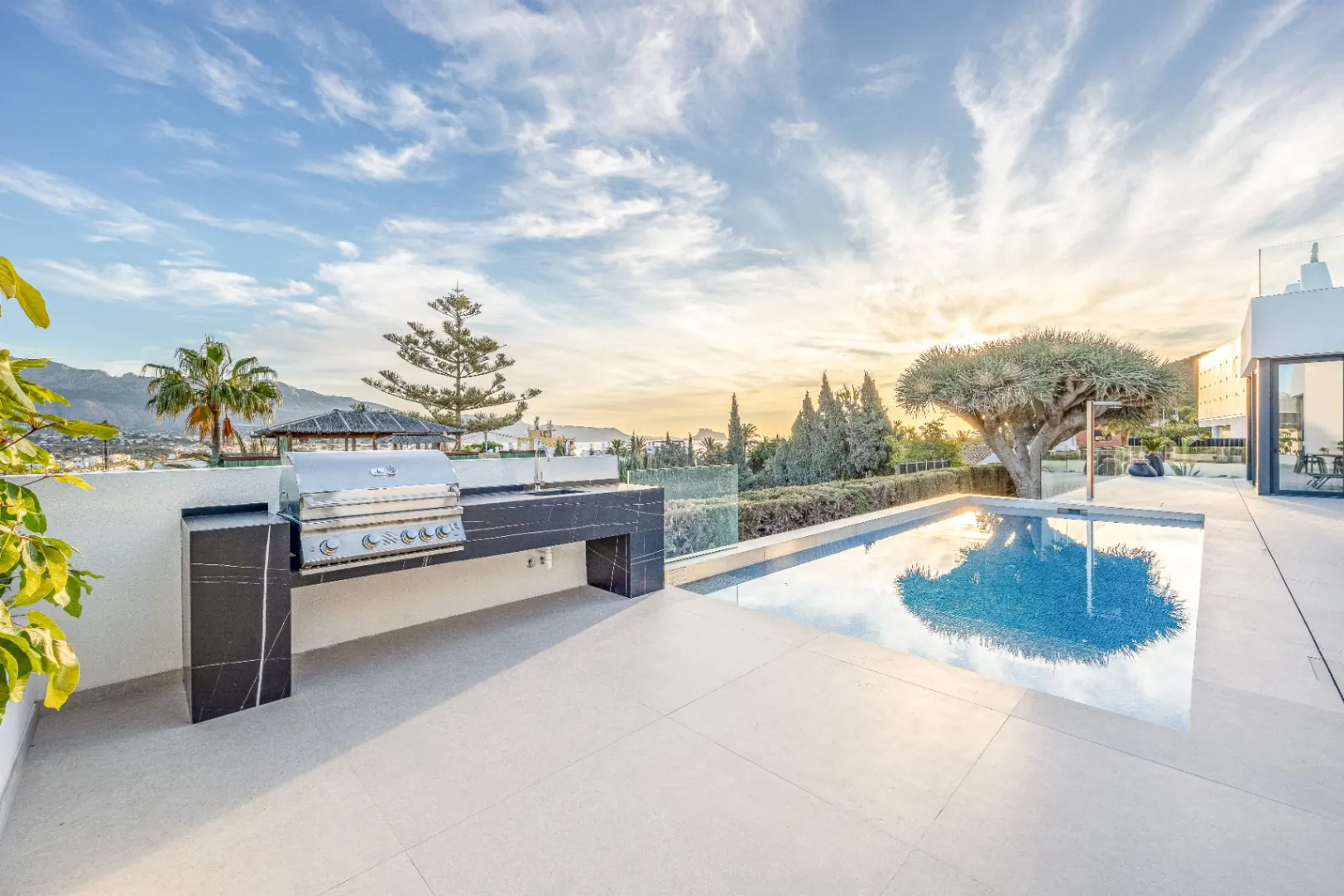 Villa for sale in Albir, Alicante