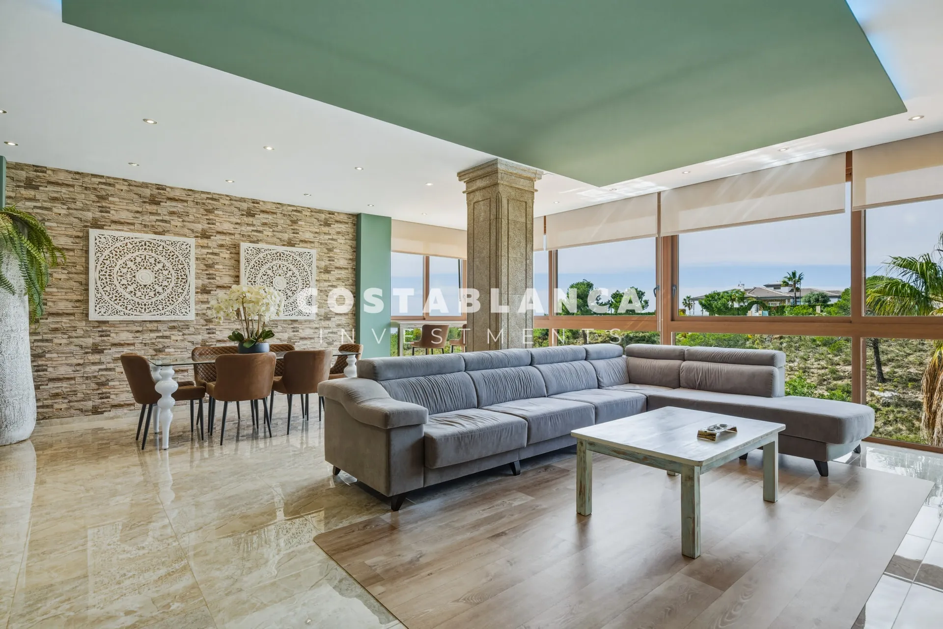 Premium 5-bedroom villa with pool and sea views for sale in La Nucía.