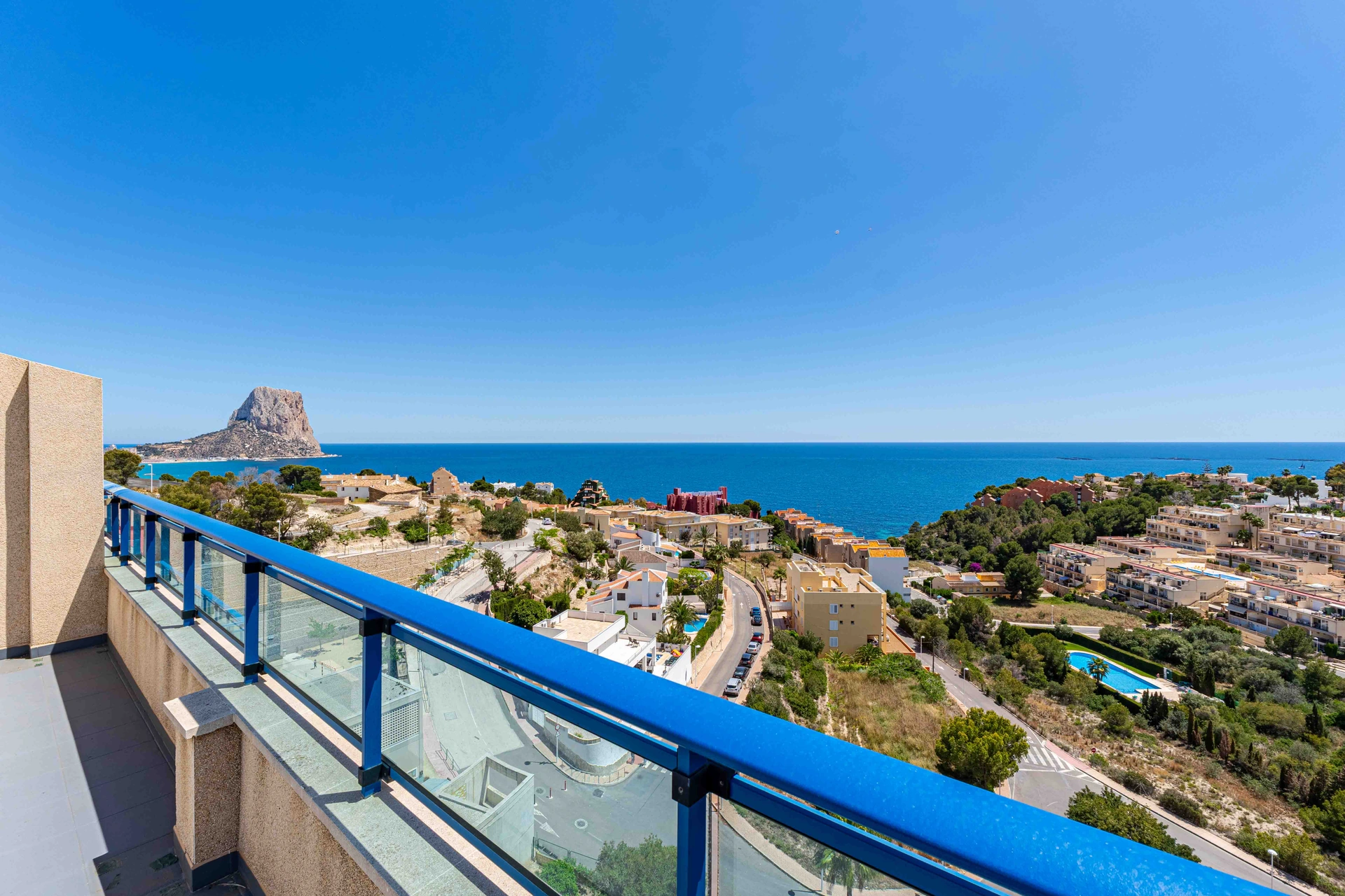 Spectaculos ático triplex de vânzare cu vedere de 360 de grade în Calpe.