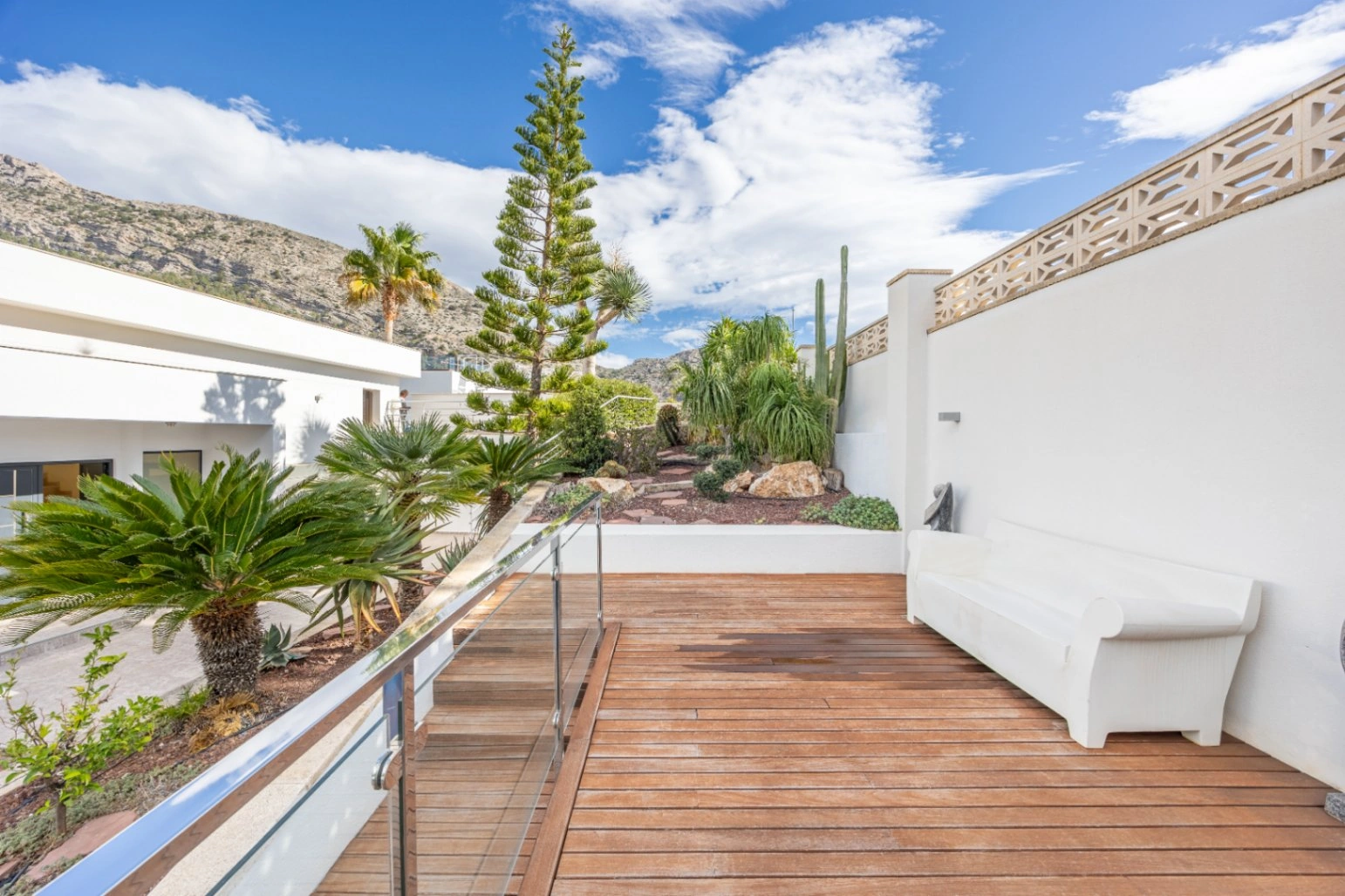 Stunning Villa with Mountain Views for Sale in Altea La Vella