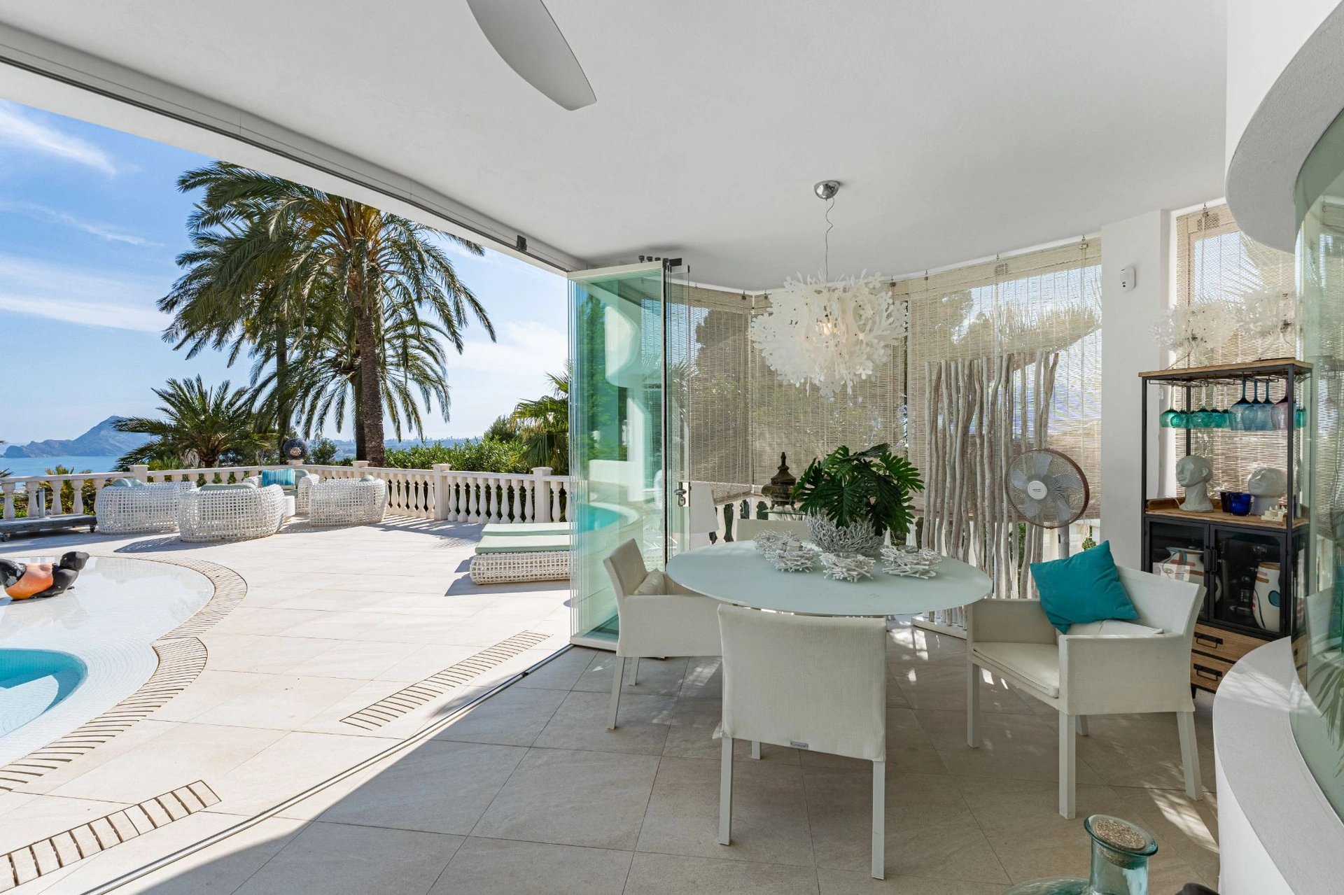 ELEGANT VILLA WITH PANORAMIC SEA VIEWS FOR SALE IN ALTEA