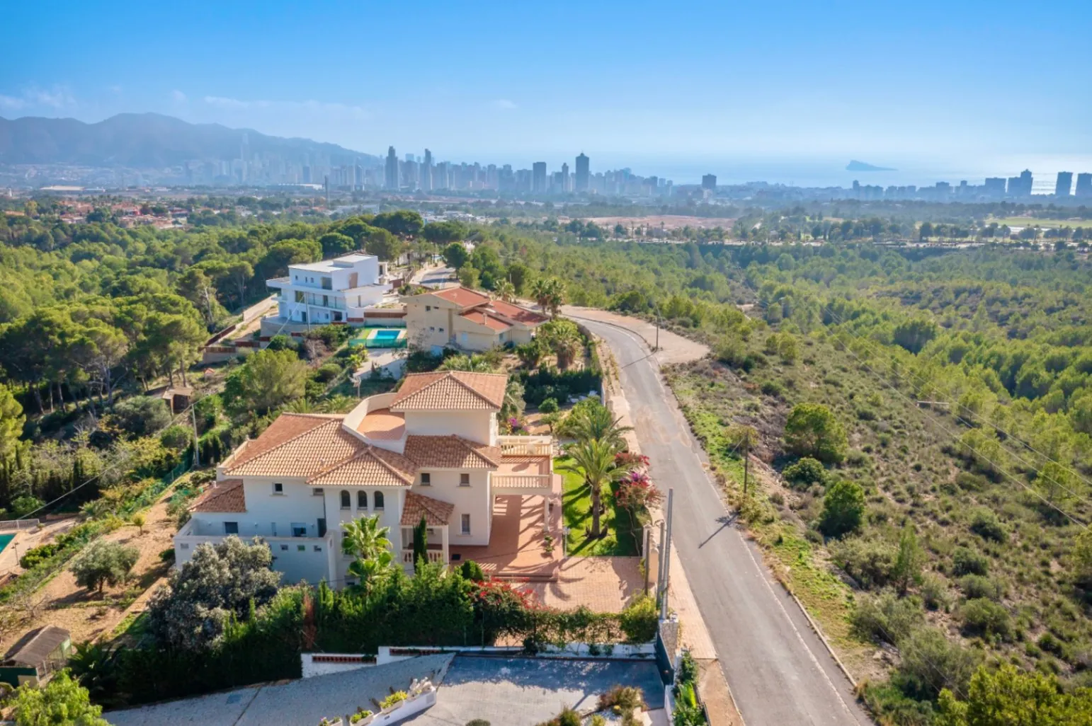 Villa for sale in Benidorm with sea Views and large Plot